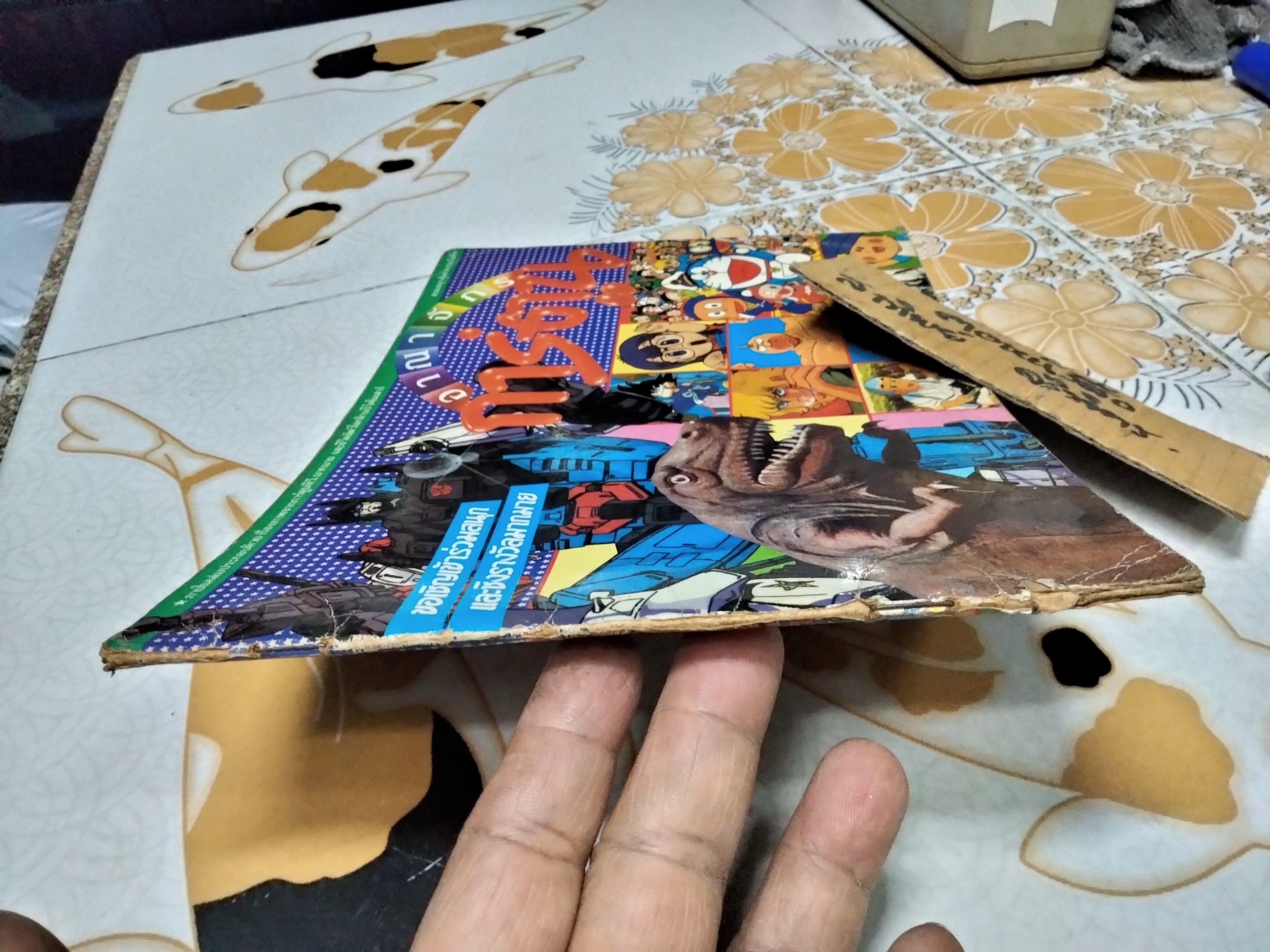 สมุดสะสมสติ๊กเกอร์ อาณาจักรการ์ตูน ( พ.ศ. 2530) แปะสติ๊กเกอร์ 208 ใบ (จาก 240 ใบ) **สินค้าหมด**