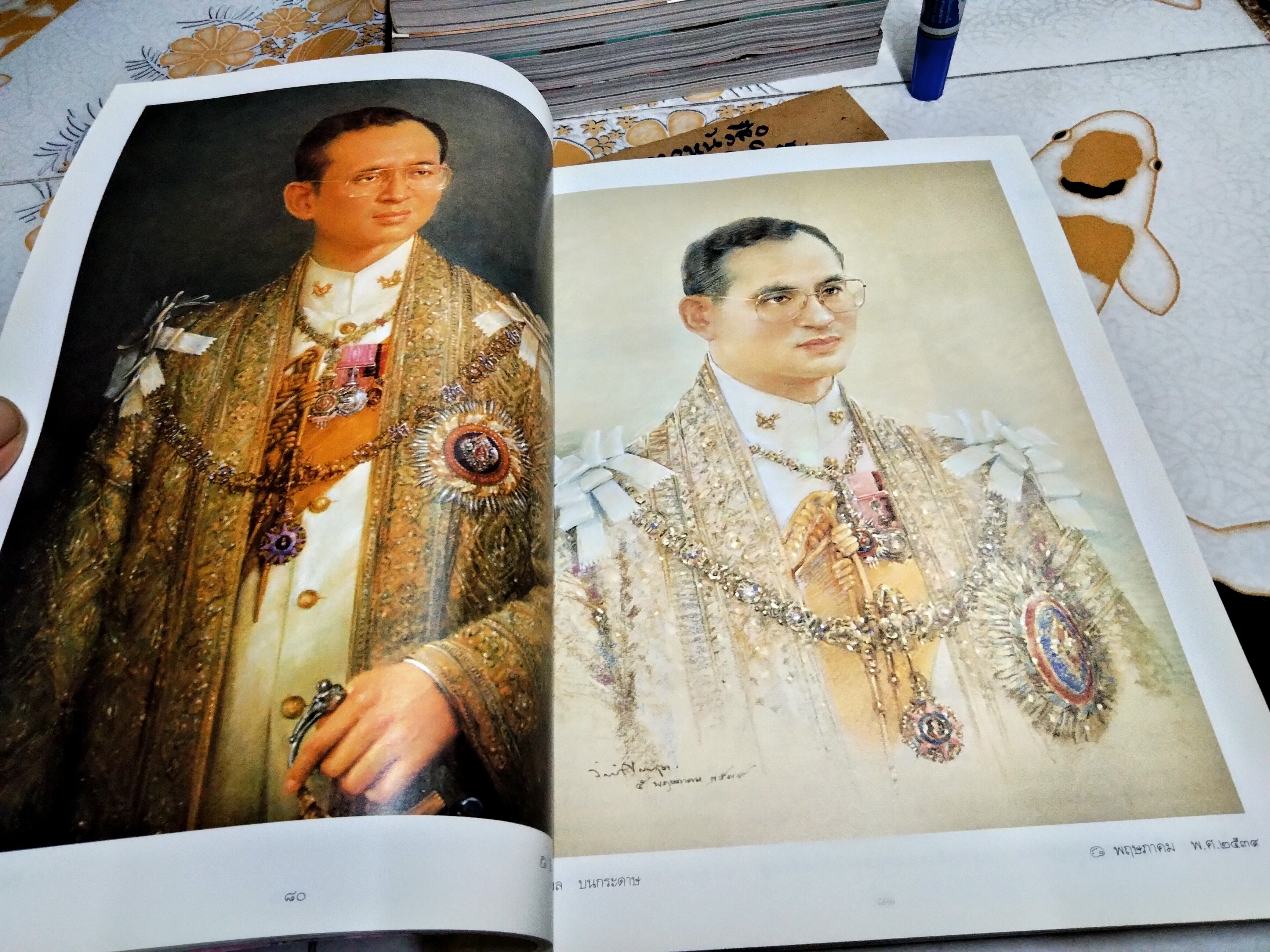 นิตยสารพลอยแกมเพชร ฉบับที่ 189 - 15 ธันวาคม 2542 ปก พระบรมสาทิสลักษณ์ พระบาทสมเด็จพระเจ้าอยู่หัวภูมิพลอดุลยเดช , ฝีมือ อ.จักรพันธ์ โปษยกฤต