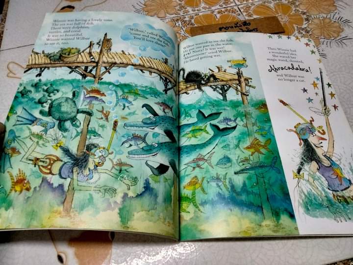 หนังสือภาพชุด Winnie the Witch Series โดย Valerie Thomas and Korky Paul สำนักพิมพ์ Oxford พิมพ์ปี 2006 **สินค้าหมด**