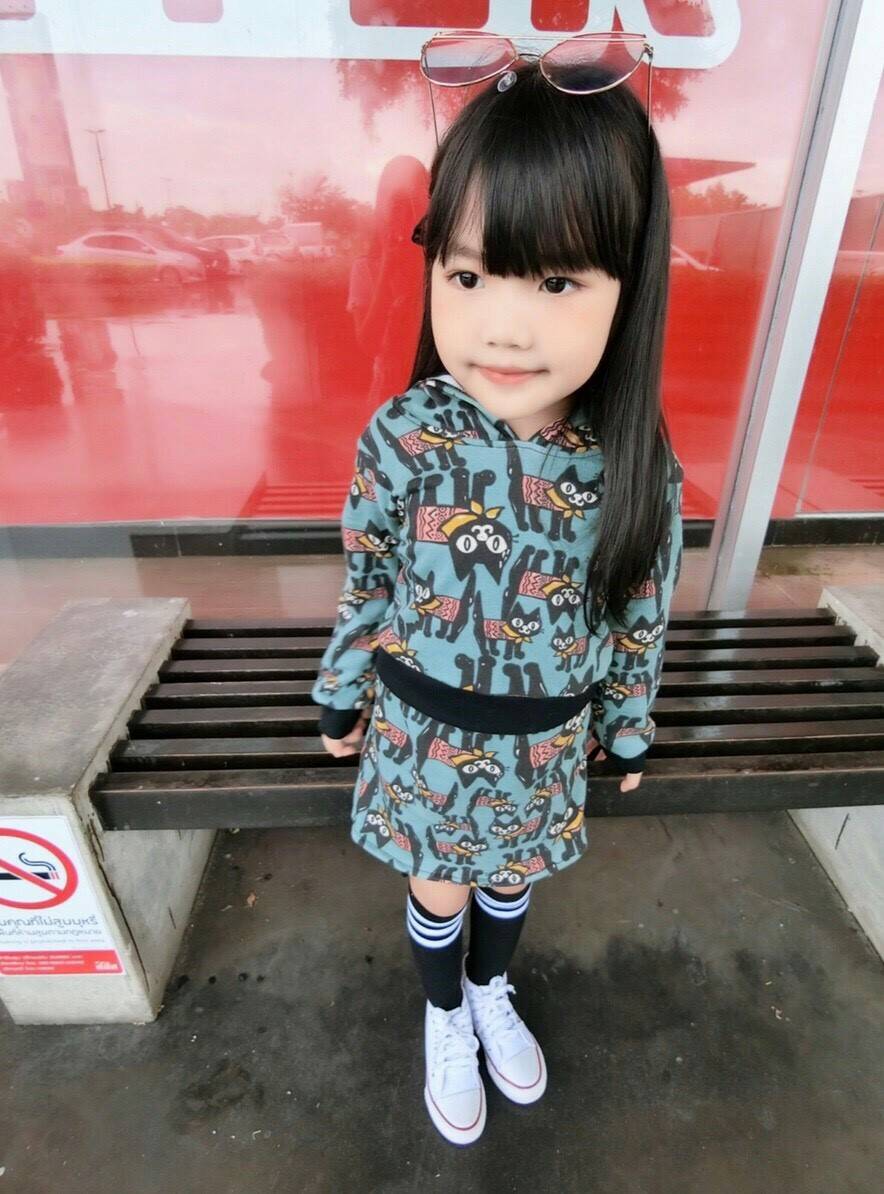 set เสื้อฮู๊ดกับกระโปรงลายแมว สำหรับเด็ก