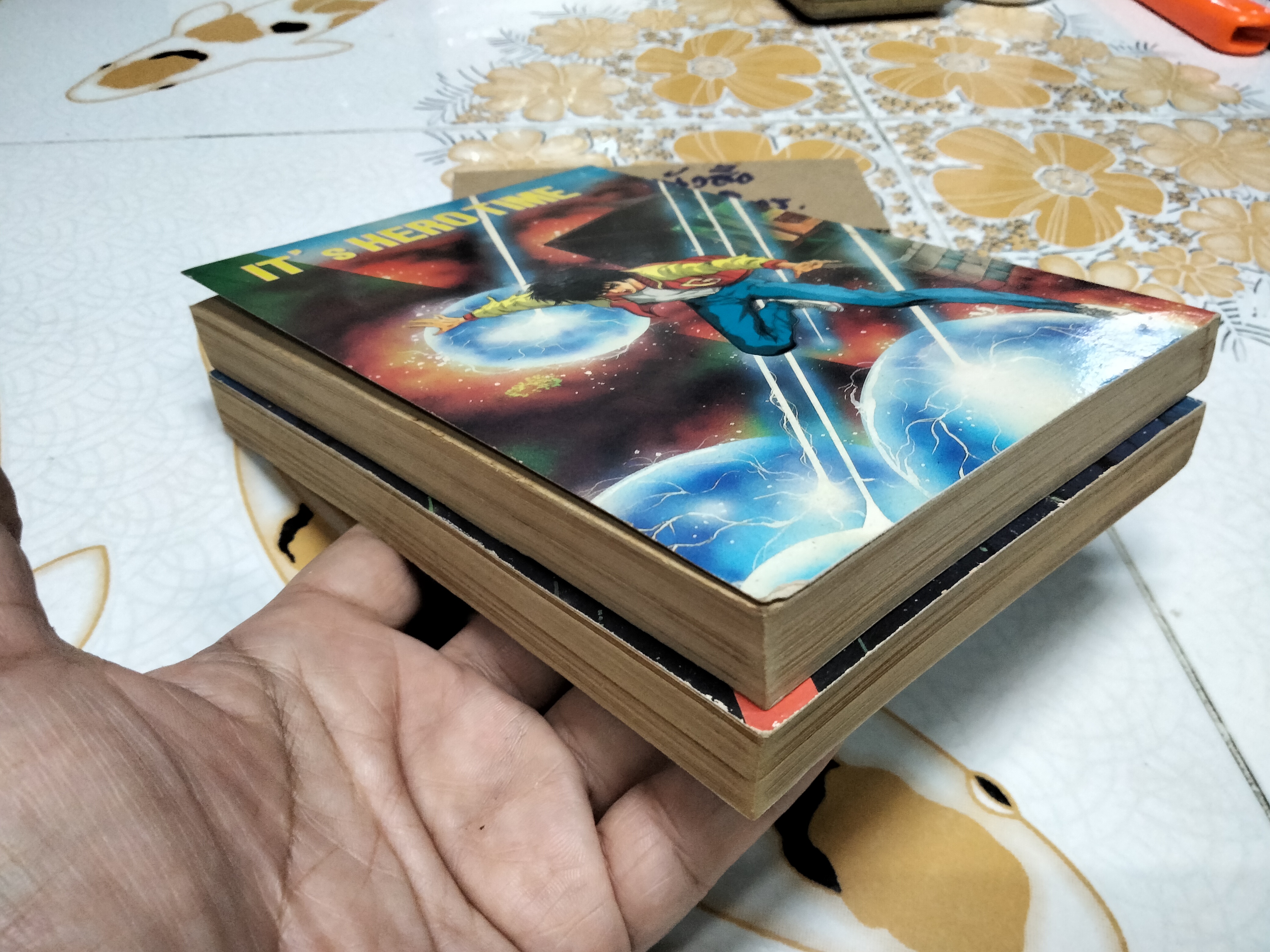 IT'S HERO TIME พระเอกจำเป็น (2 เล่มจบ) ผลงาน SATOMI KEI **สินค้าหมด**