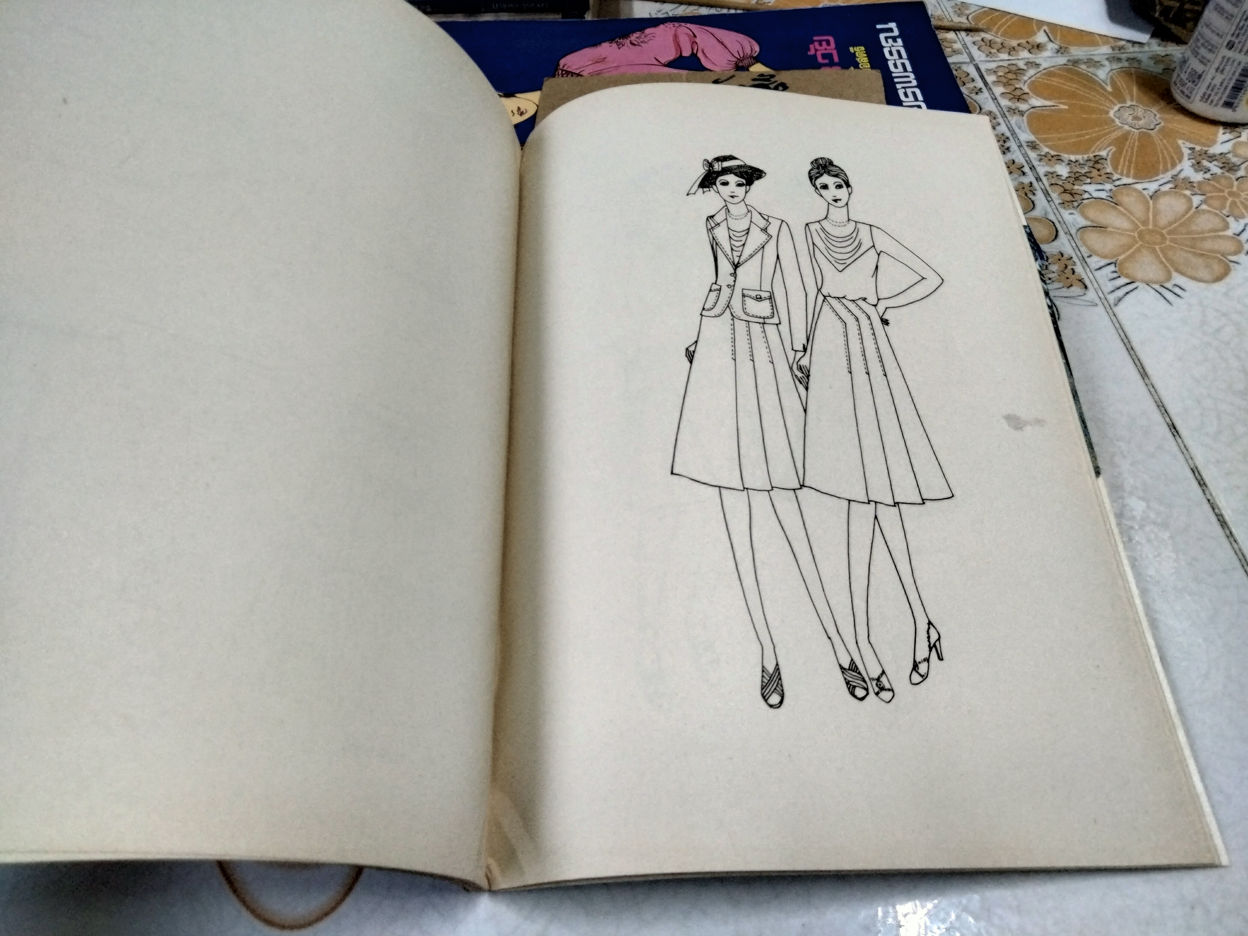 แบบตัดเสื้อสตรี 3 วัย - เสื้อสวย 159 แบบ จากตำราเรียนตัดเสื้อสตรี ของโรงเรียนสอนตัดเสื้อ เจียรพรรณ