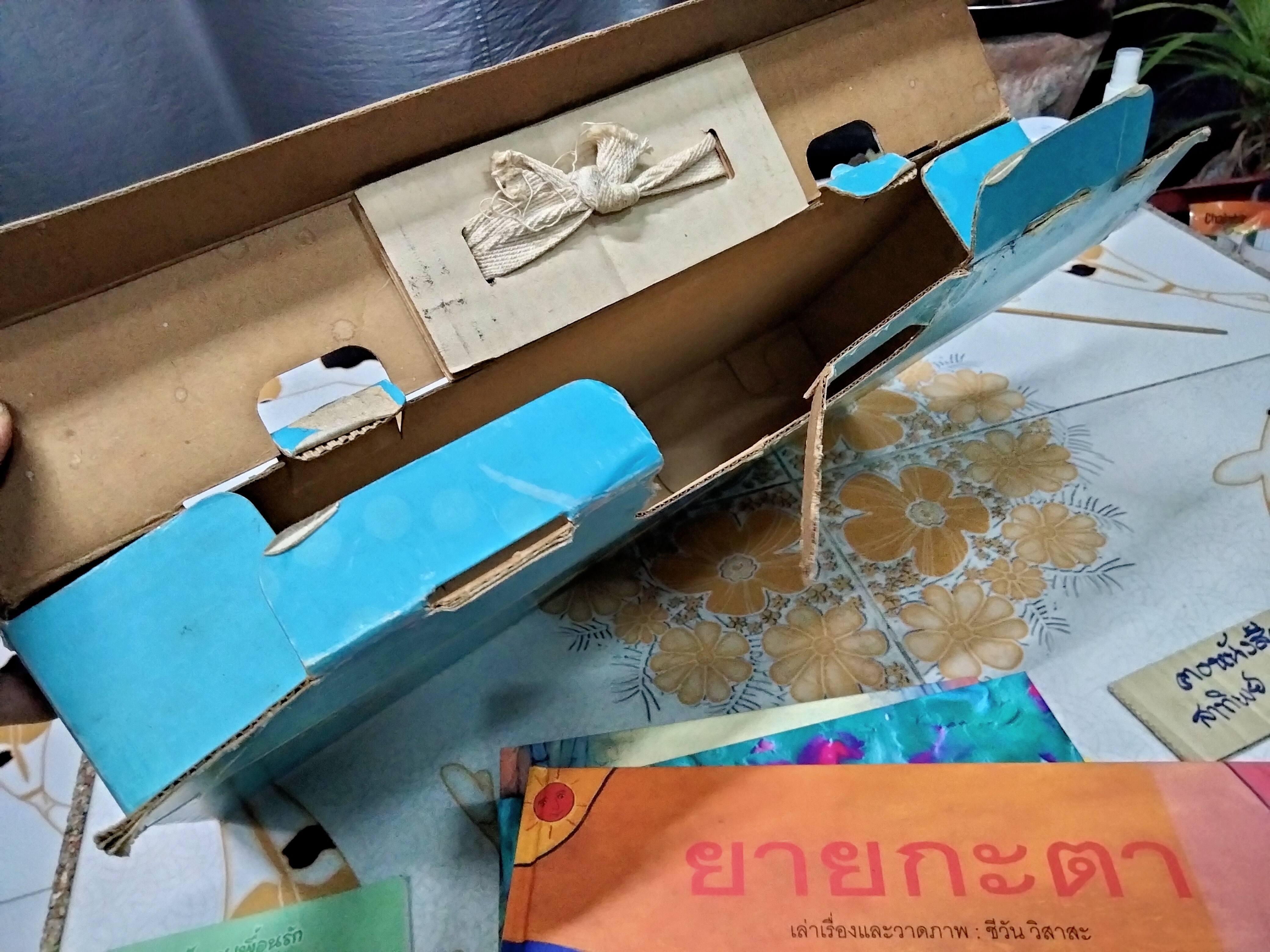 โครงการนิทานเพื่อนรัก สร้างนักอ่าน ชุด ห้องสมุด (หนังสือ นิทานเพื่อนรัก (ปกแข็ง) จำนวน 12 เรื่อง) พร้อมรับ คู่มือครู ฉบับรวมเล่ม ปล. มีหนังสือแค่ 11 เรื่อง