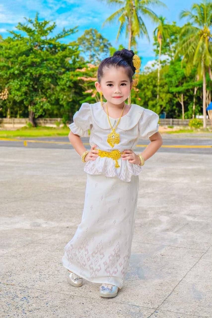 ชุดไทยเด็กหญิง โทนขาวนวล