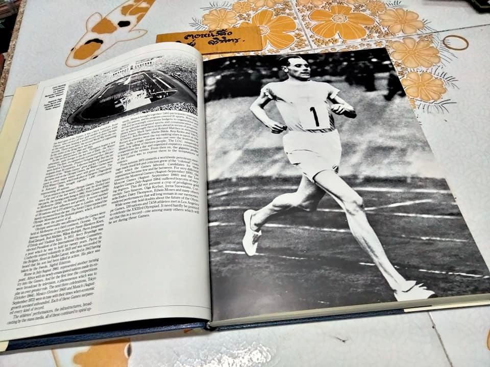 Games of the XXIIIrd Olympiad Los Angeles 1984 Commemorative Book - หนังสือที่ระลึก มหกรรมกีฬาโอลิมปิกฤดูร้อนครั้งที่ 23 ประจำปี ค.ศ. 1984 (พ.ศ. 2527)