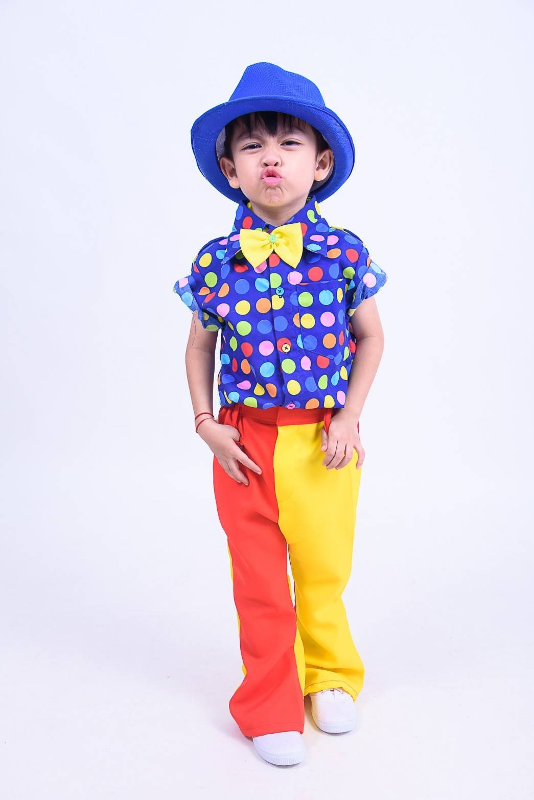 ชุดไทยเด็กชายย้อนยุค เสื้อลายจุดกับกางเกงสองสี