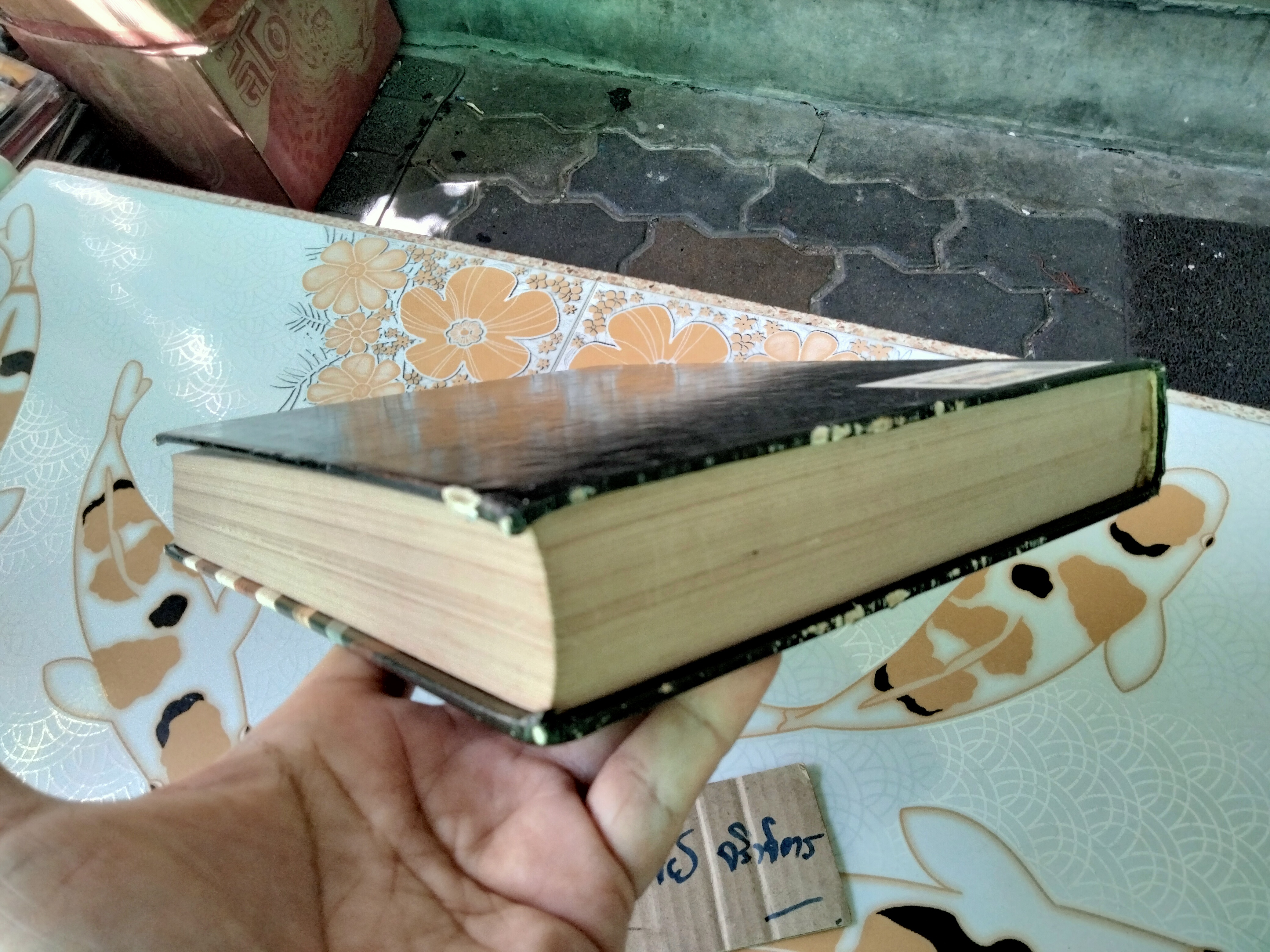 Calculus and Its Applications, Stanley J. Farlow and Gary M. Haggard. (สันหนังสือด้านล่างมีรอยแหว่งเล็กน้อย)