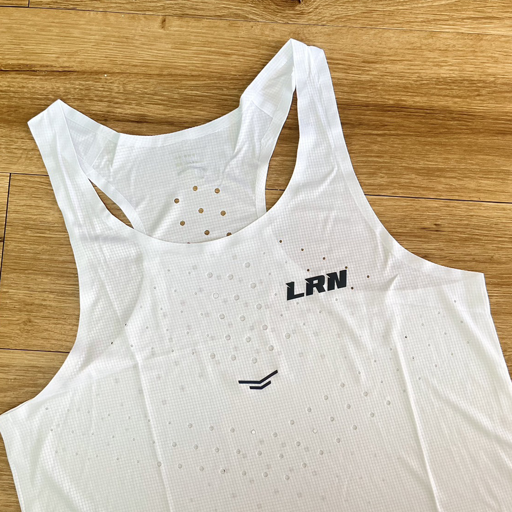 เสื้อกล้ามวิ่ง ชาย หญิง คอกลมน้ำหนักเบา 90 กรัม ใส่สบาย ใยผ้าคุณภาพสูง ไม่อมเหงื่อแห้งเร็ว (S30)