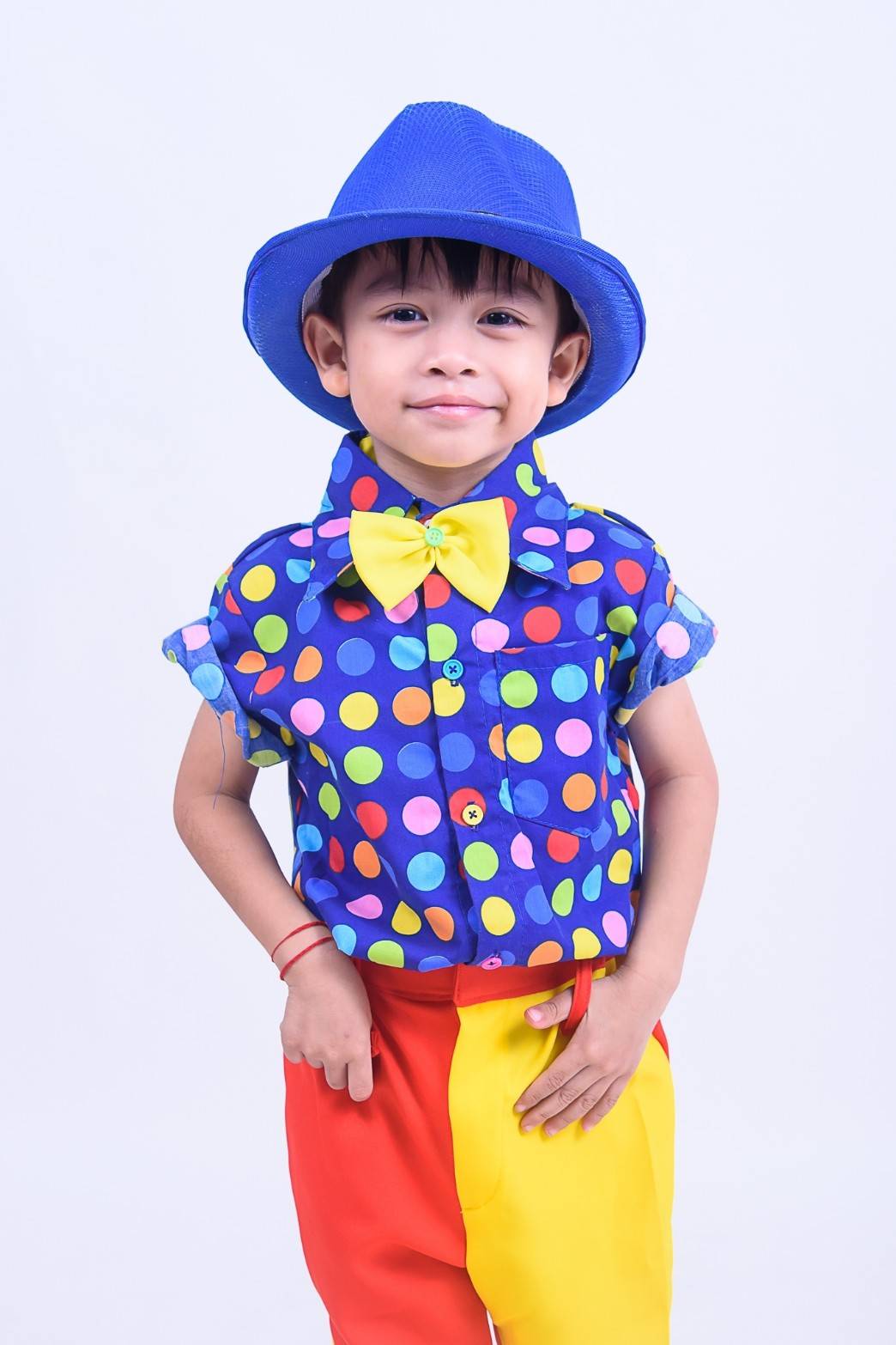 ชุดไทยเด็กชายย้อนยุค เสื้อลายจุดกับกางเกงสองสี