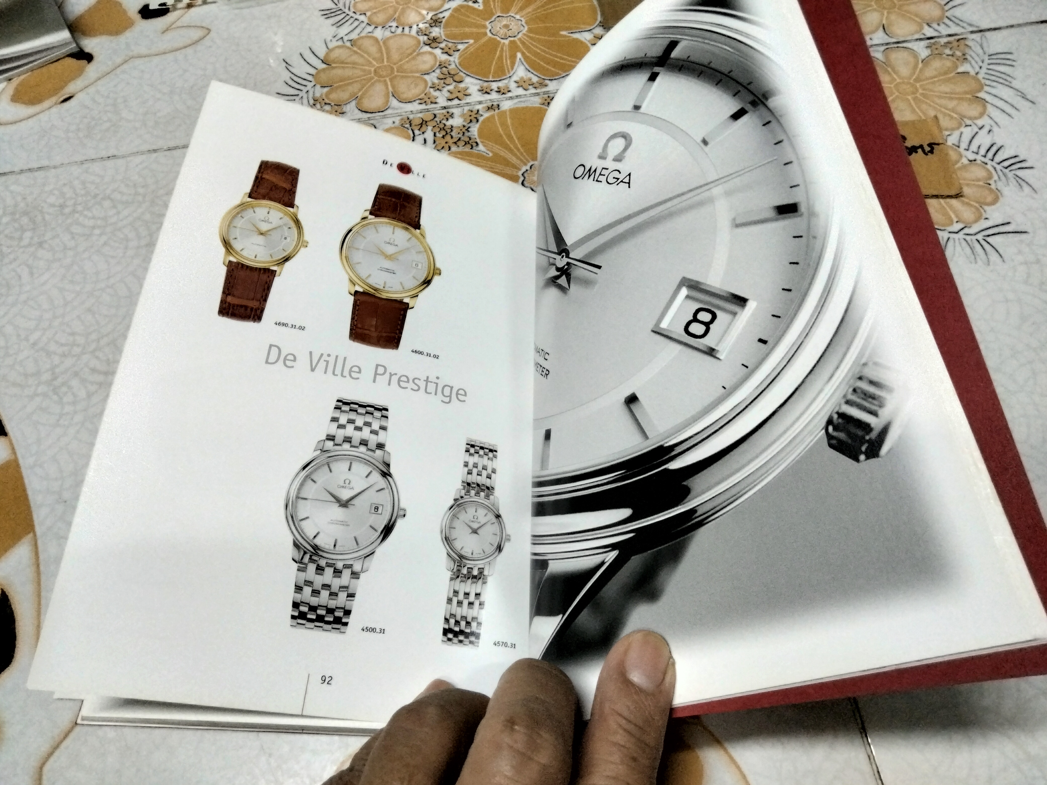 OMEGA BOOK CATHALOGUE DE VILLE แคตตาล็อกนาฬิกา Omega **สินค้าหมด**