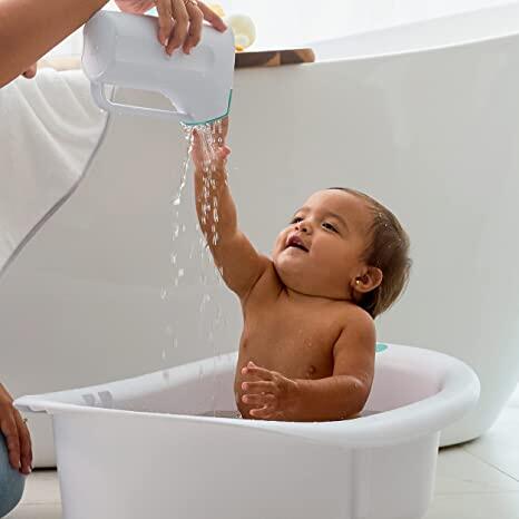 เหยือก ฝักบัวเรนชาวเวอร์ สำหรับการอาบน้ำให้ทารก Control The Flow Rinser (Frida Baby®)