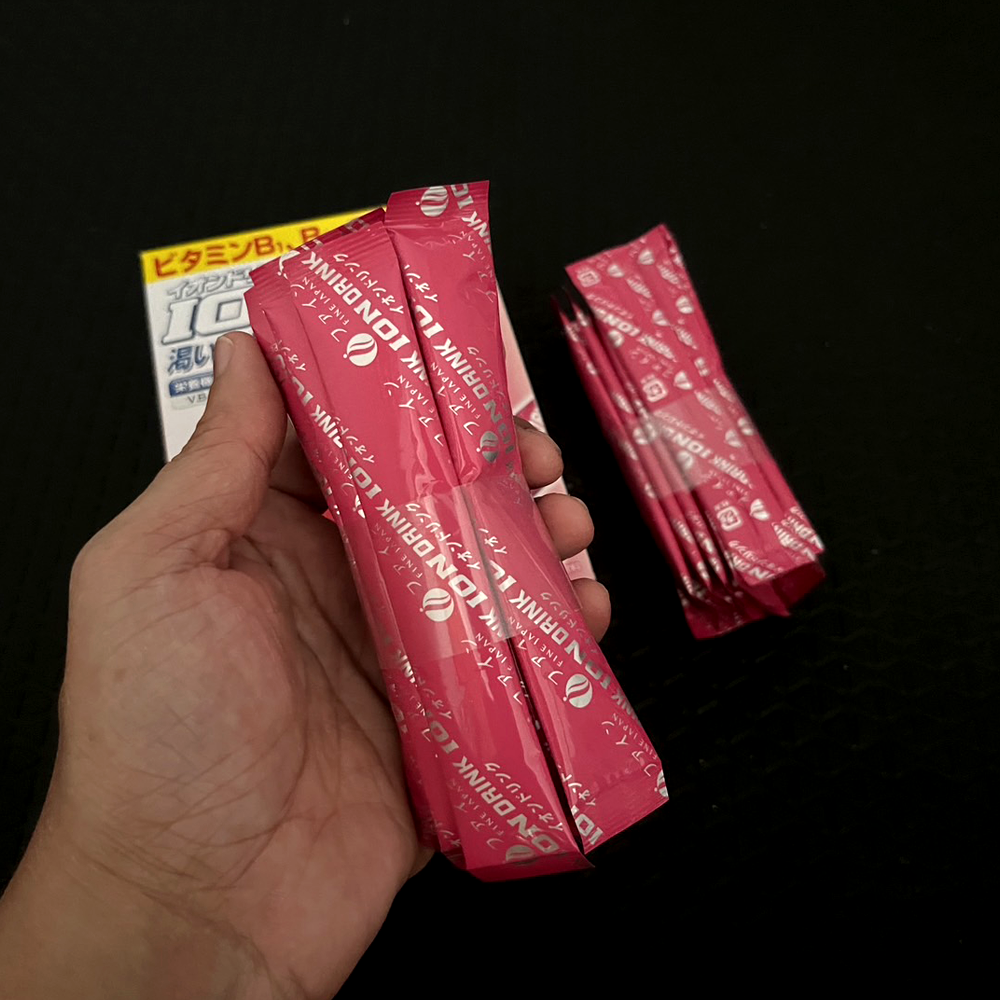 Fine Ion Drink Sports drink flavor (1กล่อง 22 ซอง) จากญี่ปุ่น เครื่องดื่มเกลือแร่ ไอออนวิตามินพลัสเกลือแร่ (Z24)