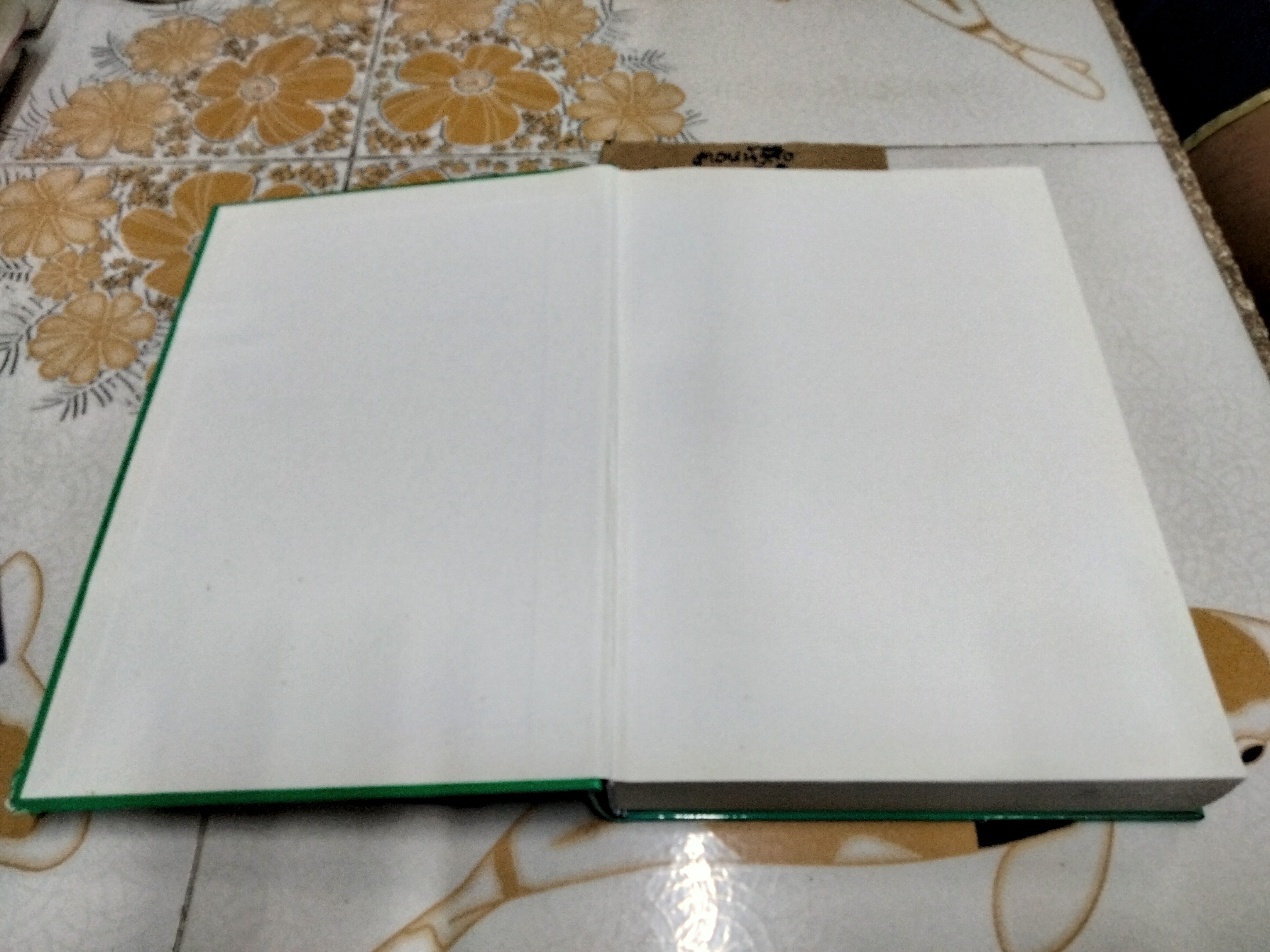 พจนานุกรมภาษาเกาหลี - ภาษาไทย (สำหรับชั้นต้นและชั้นกลาง) โดย ดาวิด ซง พิมพ์ครั้งแรก พ.ศ.2555