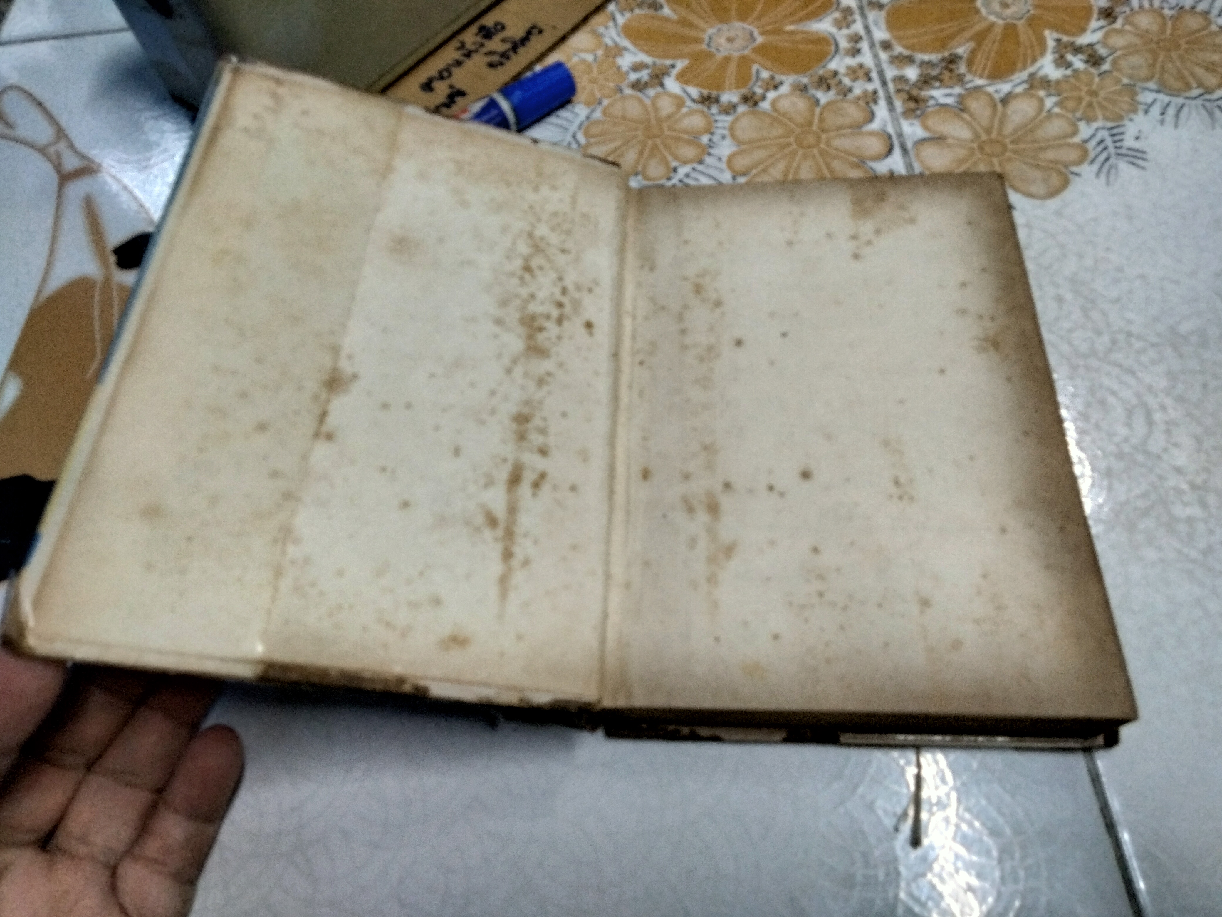 วิชาแกะสลักผลไม้และวิธีแต่งบ้าน รวบรวมโดย สิริพร สนพ.พิทยาคาร พิมพ์ปี 2511