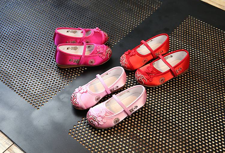รองเท้าเด็กหญิงสไตล์จีน ลายกระดุมหน้า