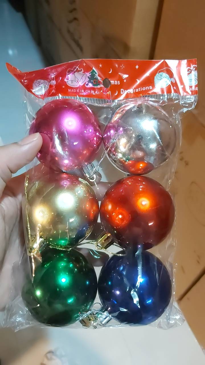 ลูกบอลประดับต้นคริสต์มาส ขนาด 6 ซม.แพ็คละ6 ลูก / 49 ฿.-