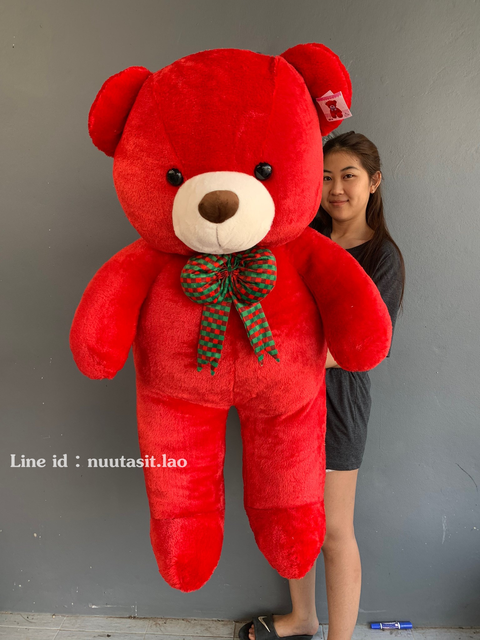 ตุ๊กตาหมีสีแดง 46 นิ้ว