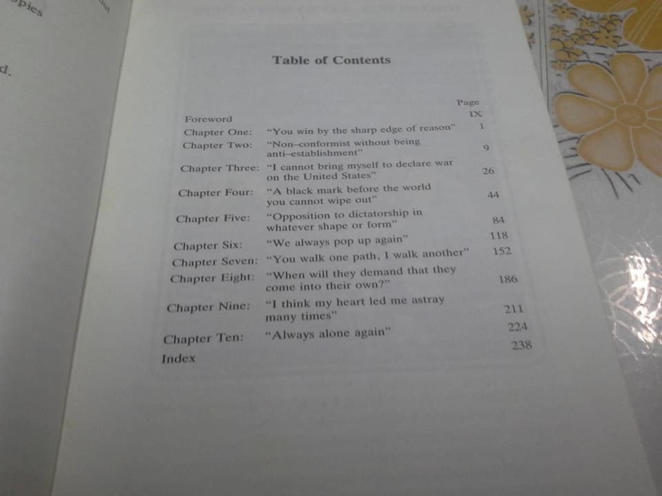 Alone on the Sharp Edge: The Story of M.R. Seni Pramoj and Thailand's Struggle for Democracy by DAVID VAN PRAAGH **สินค้าหมด**