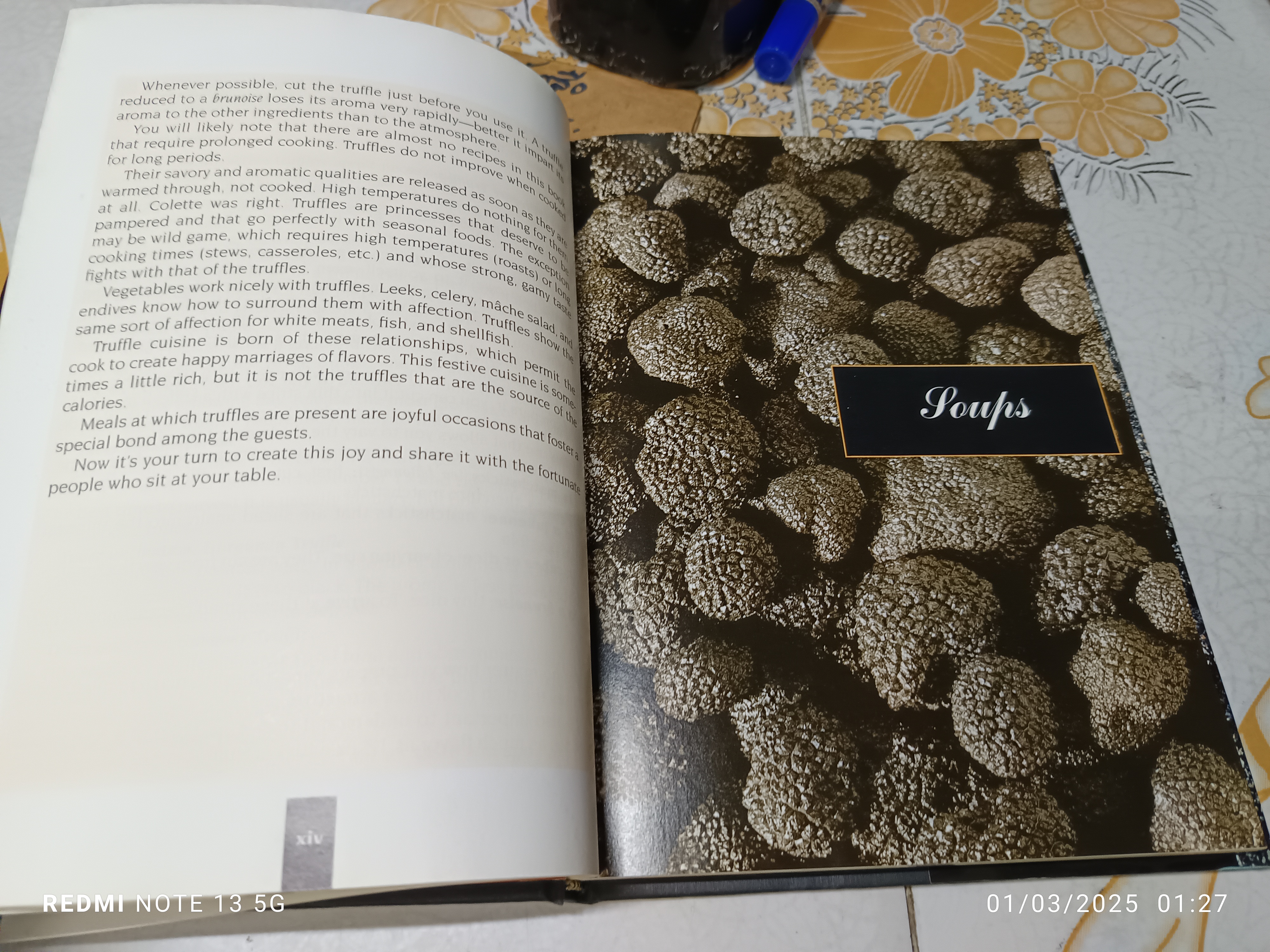 The Magic of the Truffle: The Favorite Recipes of Christian Etienne (มีลายเซ็นเจ้าของเดิม/ไม่แน่ใจว่าอาจจะเป็นลายเซ็นผู้เขียน))