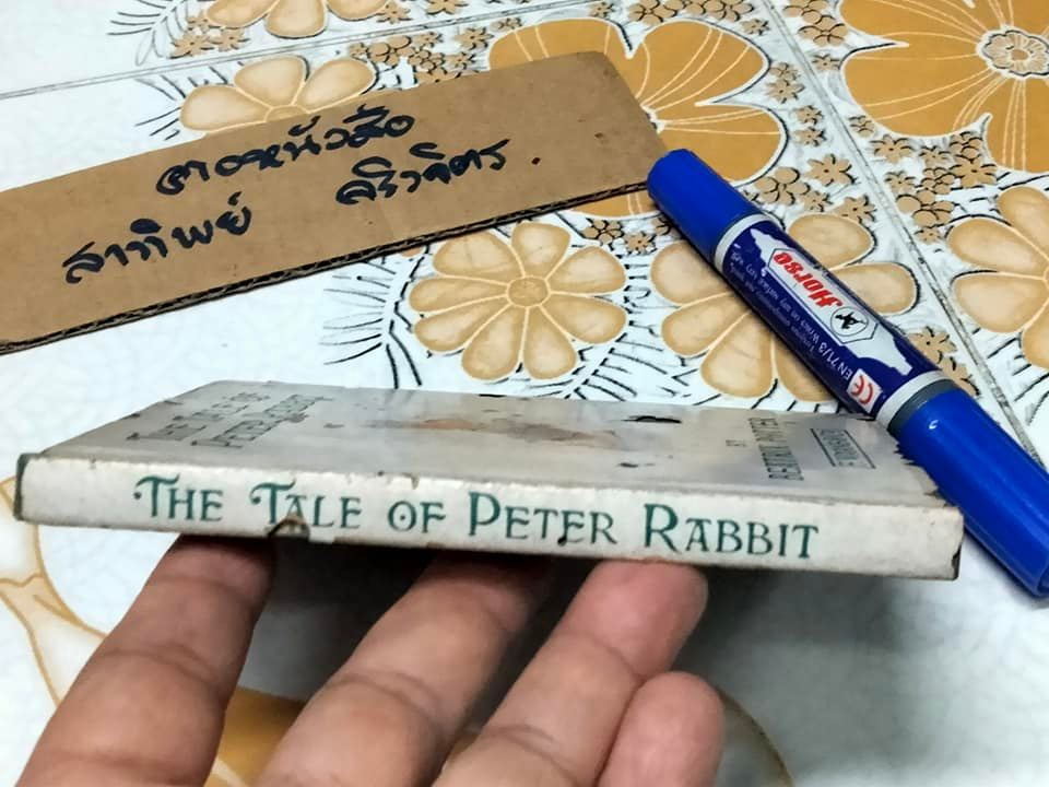 THE TALE OF PETER RABBIT BY BEATRIX POTTER (ฉบับภาษาอังกฤษ) F. WARNE & CO., ไม่ระบุปีที่พิมพ์ **สินค้าหมด**