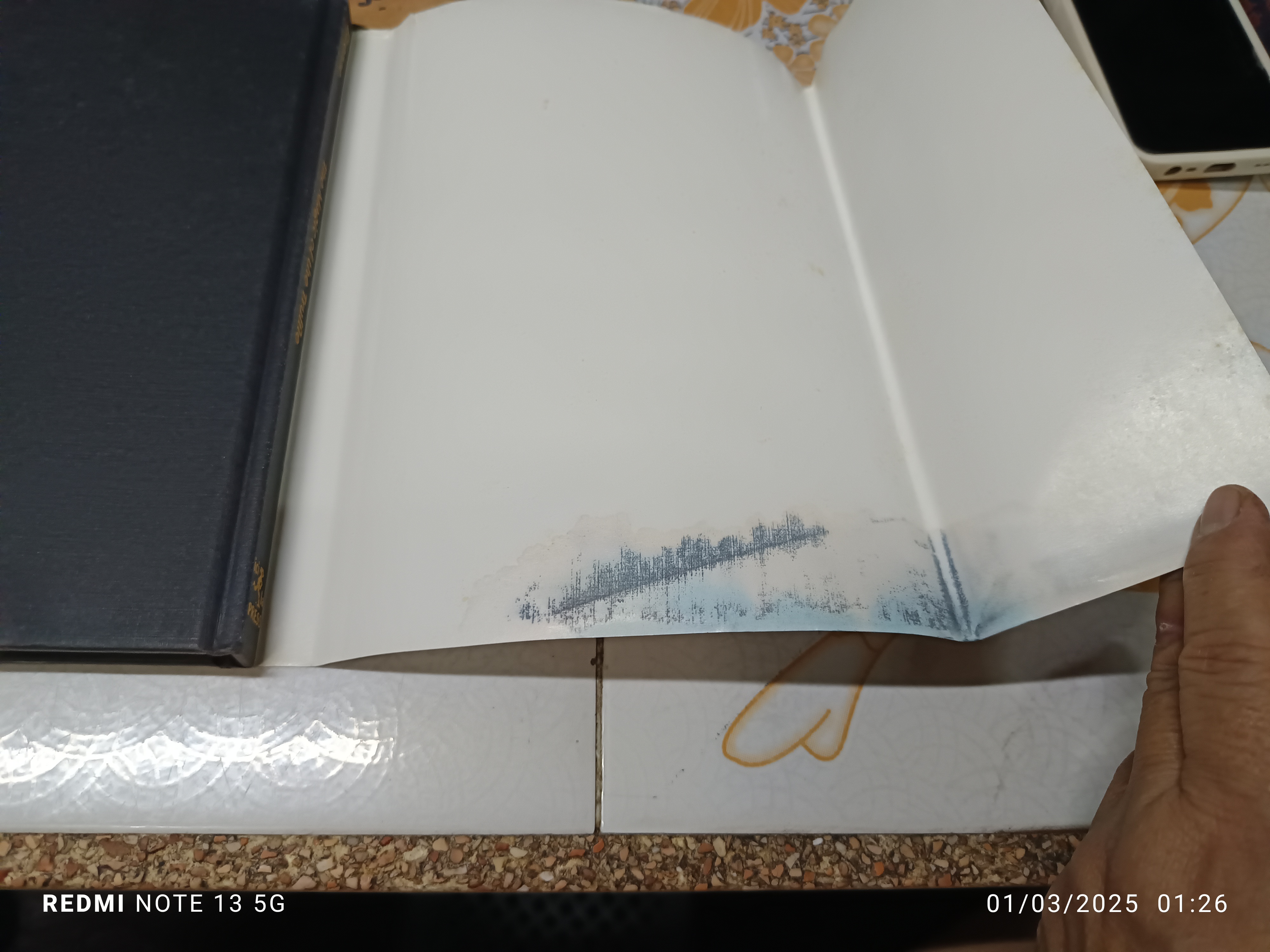 The Magic of the Truffle: The Favorite Recipes of Christian Etienne (มีลายเซ็นเจ้าของเดิม/ไม่แน่ใจว่าอาจจะเป็นลายเซ็นผู้เขียน))