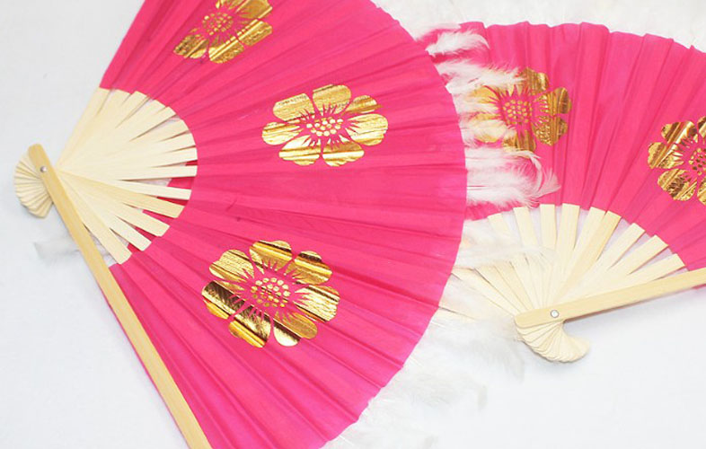 พัดฟ้อนรำเกาหลี แบบขนนกสีขาว (2 อัน/คู่) 무용부채 2 조 สำหรับฟ้อนรำ แสดงการรำเกาหลี Korean Dance Fans, White Feather (2 Pieces/Pair)