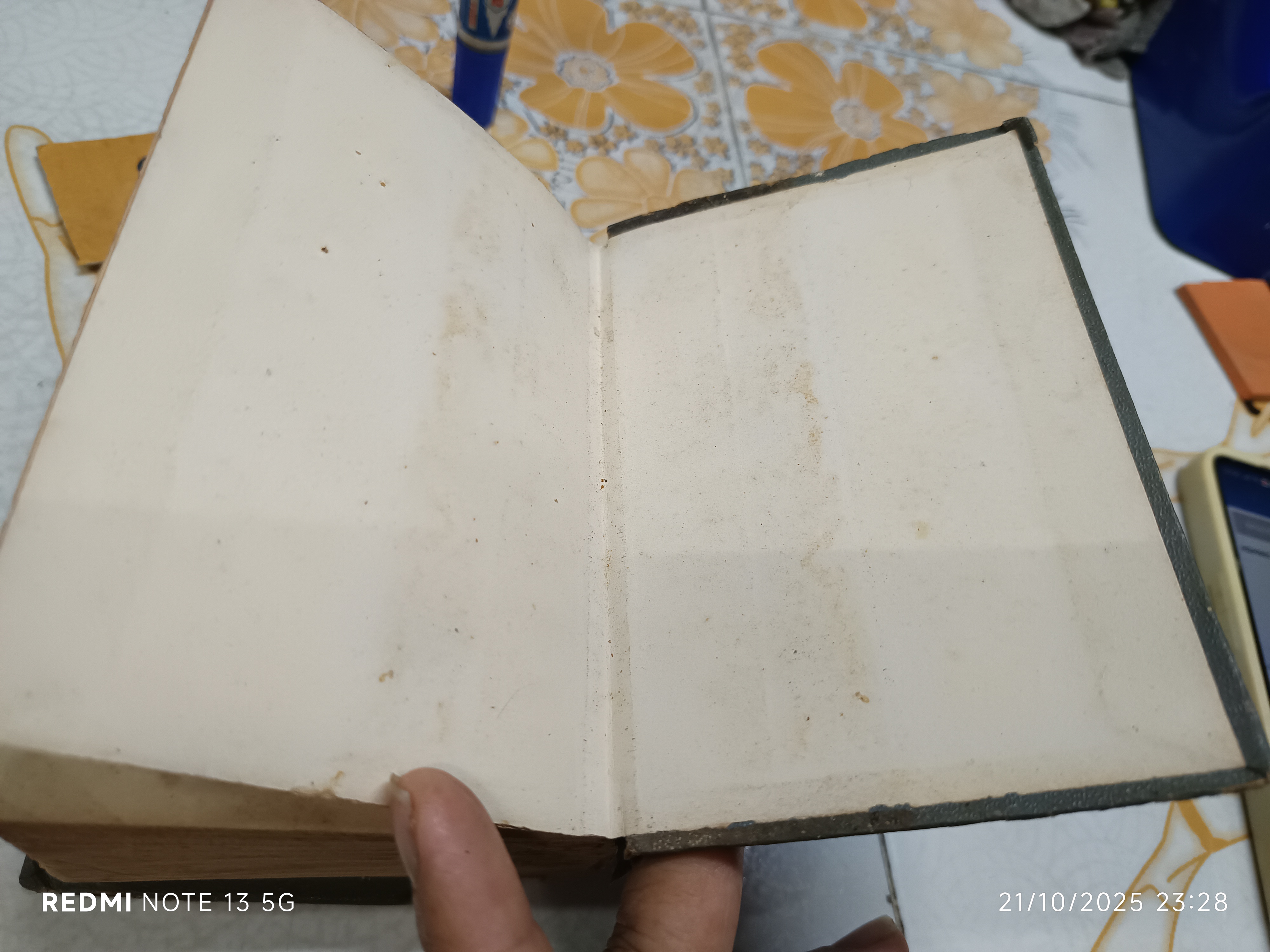 พจนานุกรมฝรั่งเศส-ไทย ของกองวิชาการรวมสาส์น ตรวจทานโดย ศาสตราจารย์ จินตนา ยศสุนทร (สภาพเก่า มีตำหนิ)