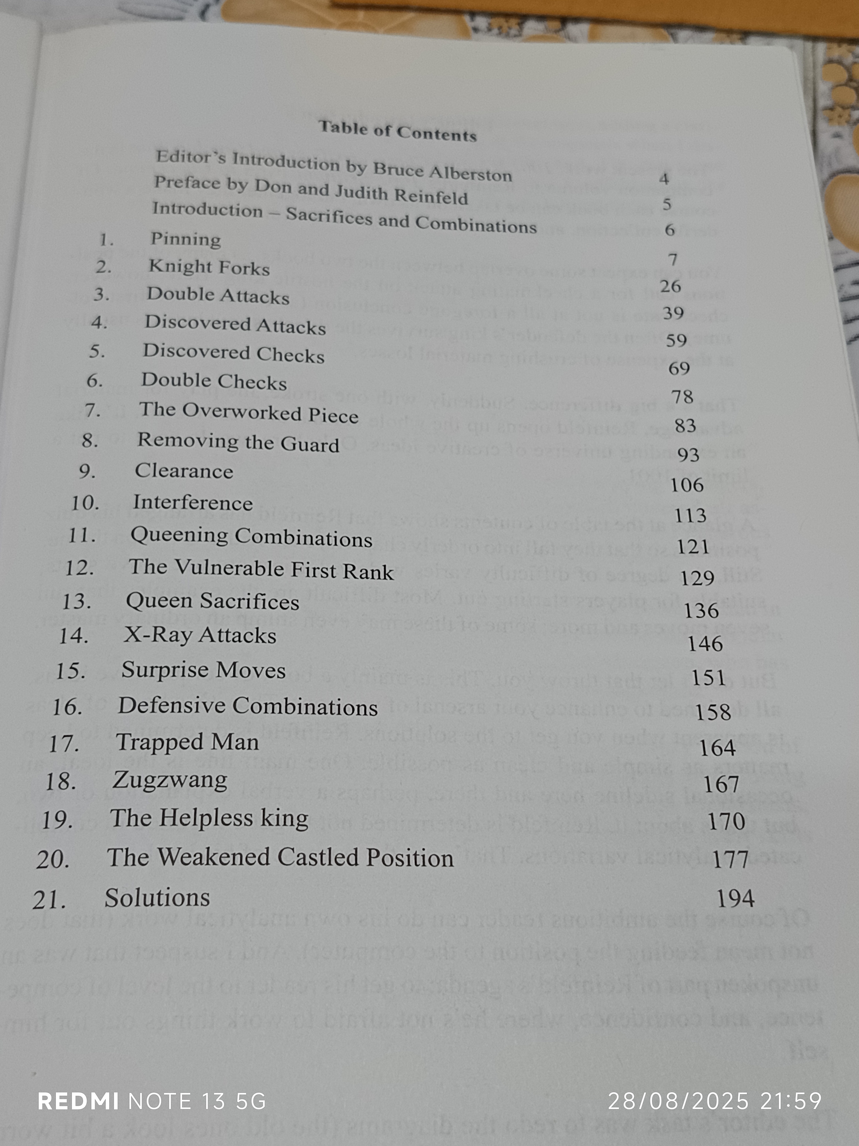 1001 Winning Chess Sacrifices and Combinations ,21st Century Edition เขียนโดย Fred Reinfeld