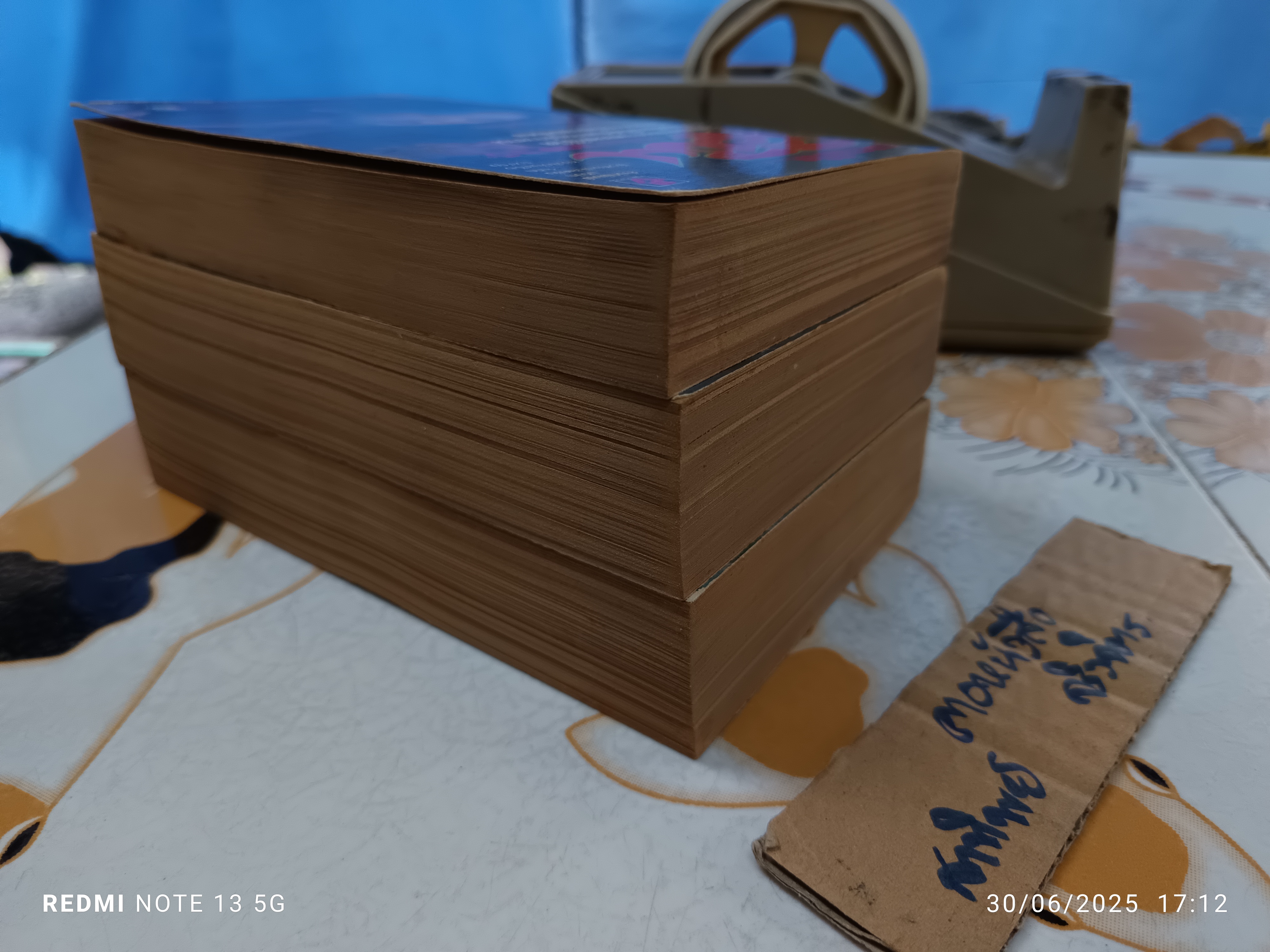 สงครามชีวิตโอชิน (Oshin) 3 เล่มชุด ผลงานของ อาชิดา ซูงาโกะ (Sugako Hashida) แปลโดย แดง ระวี พิมพ์ครั้งแรก พ.ศ.2528