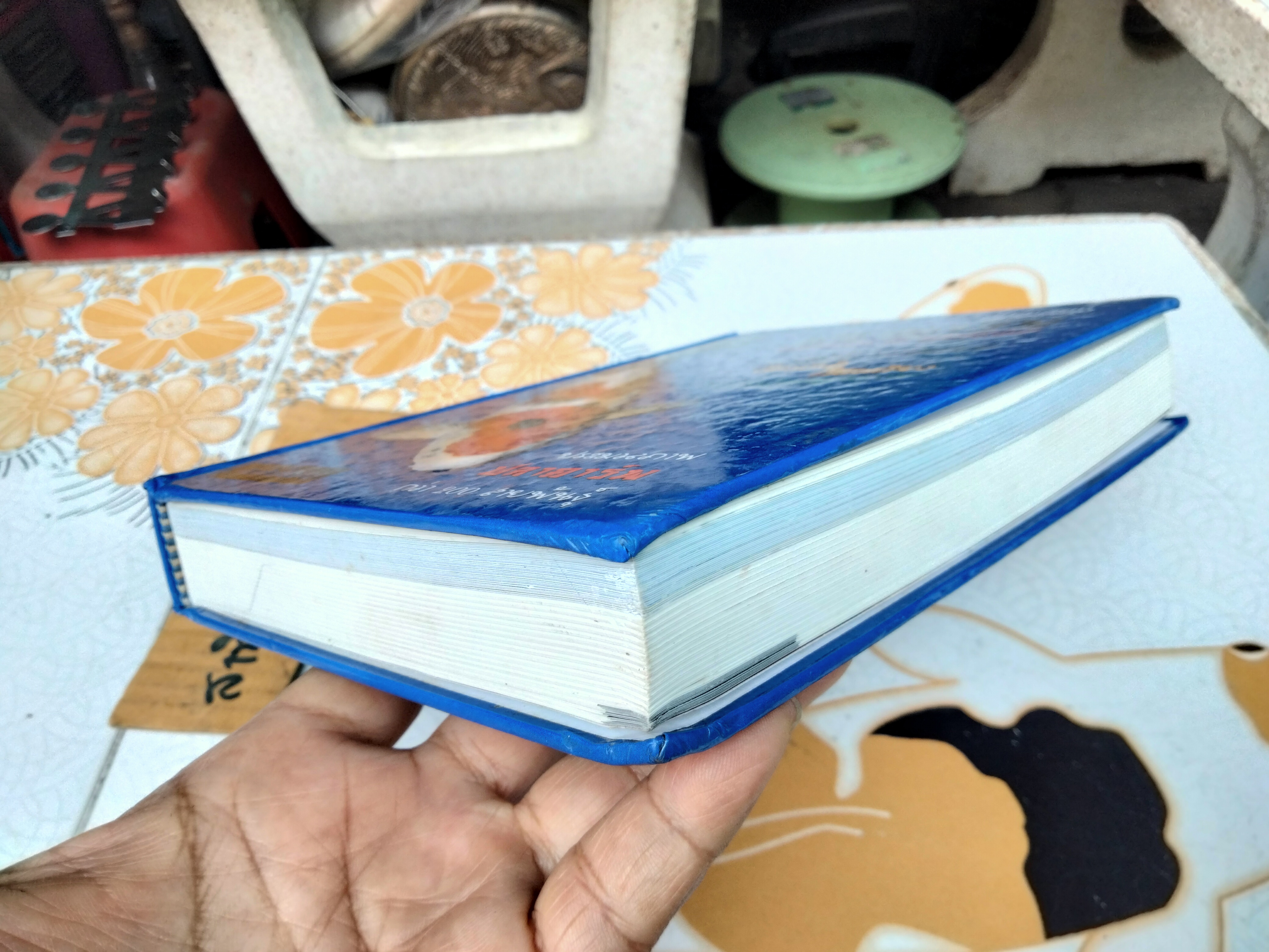 คู่มือเลี้ยงปลาคาร์พ โดย สุรศักดิ์ วงศ์กิตติเวช HANDBOOK OF NISHIKIGOI **สินค้าหมด**