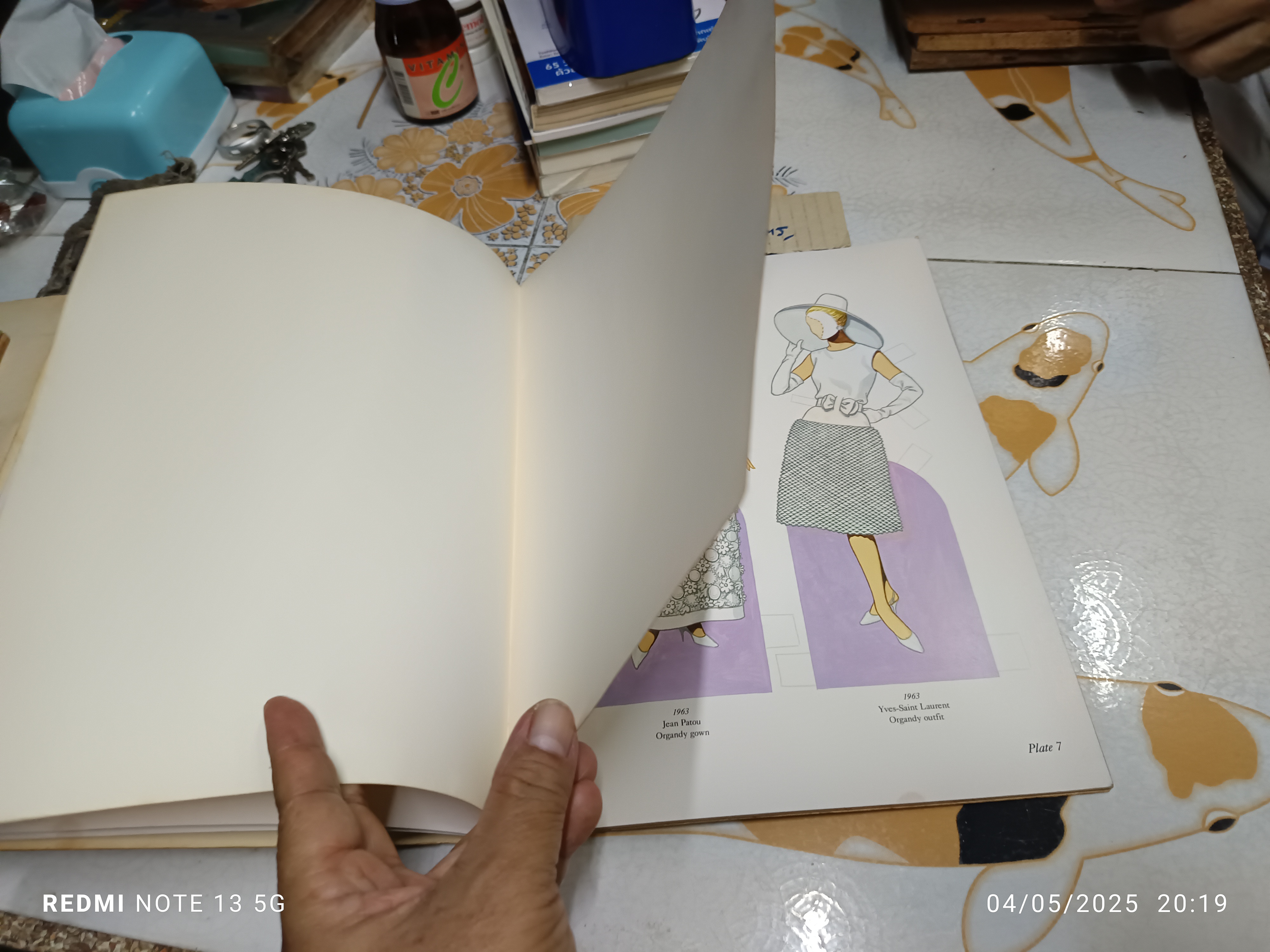 Great Fashion Designs of The Sixties Paper Dolls : 32 Haute Couture Costumes by Courreges ...(Dover Paper Dolls) , vintage โดย Tom Tierney #ตุ๊กตากระดาษ Dover