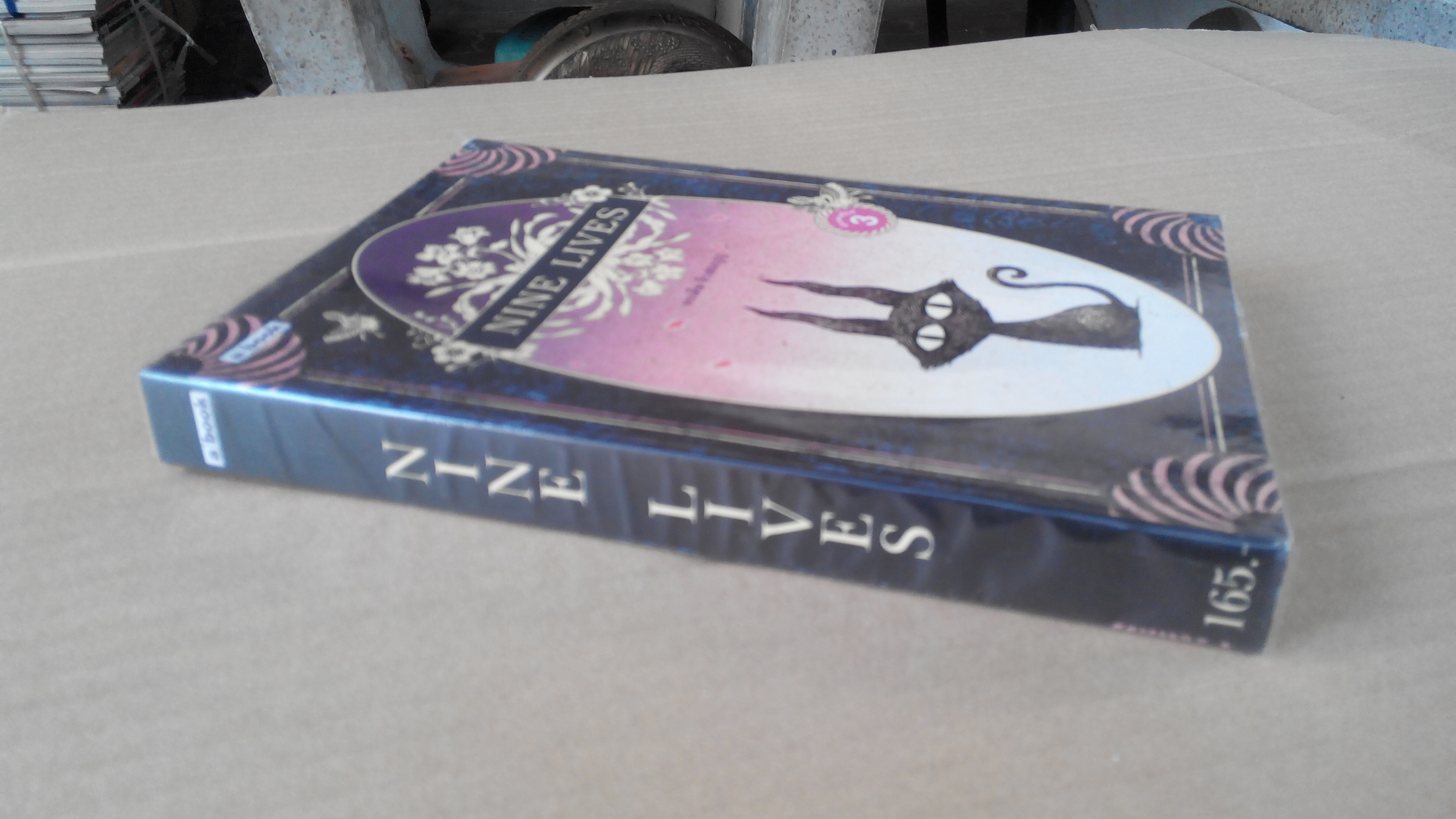 NINE LIVES พิมพ์ครั้งที่ 3 (2550) ทรงศีล ทิวสมบุญ **สินค้าหมด**