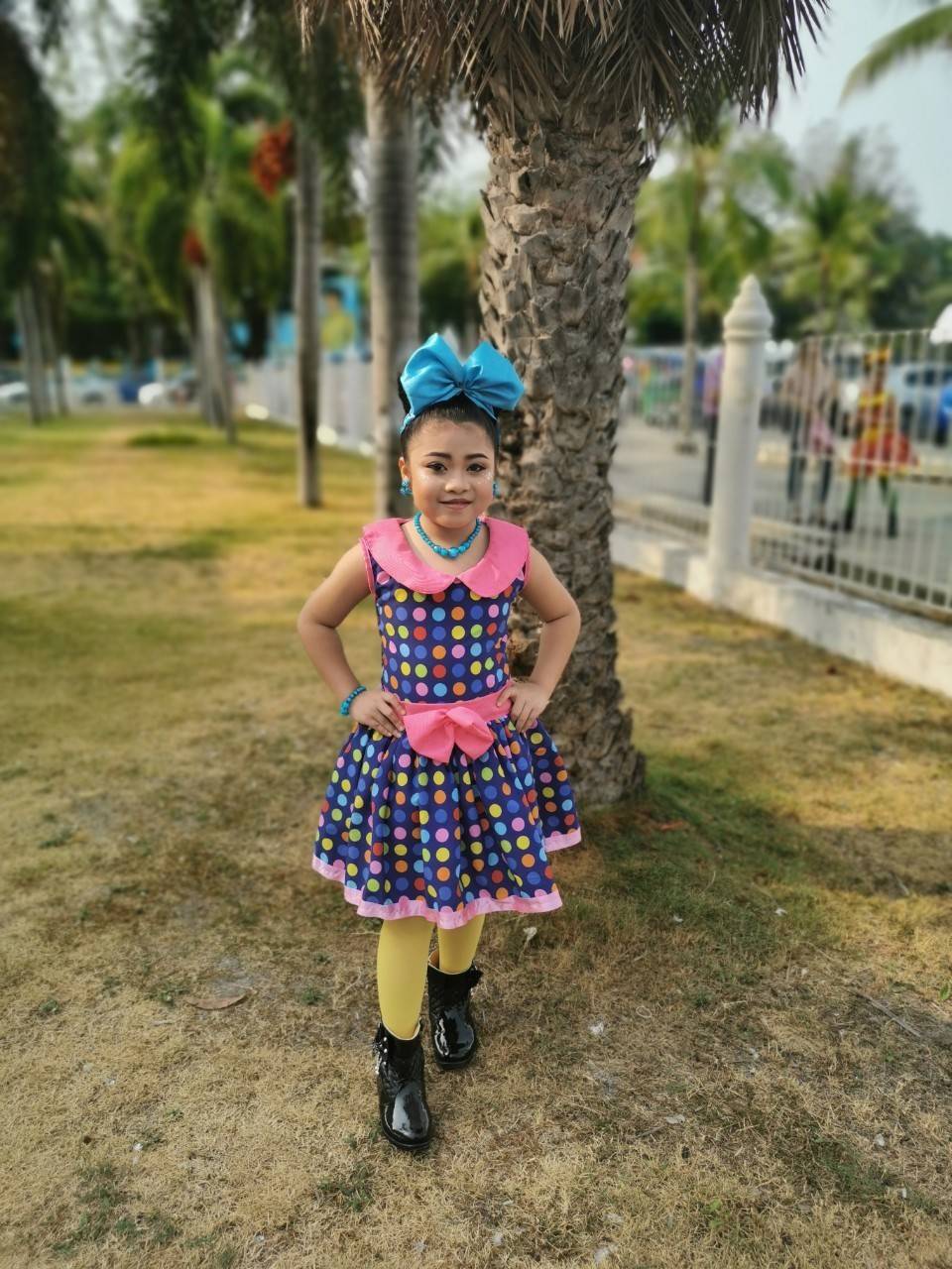 ชุดสาวน้อยลายจุด