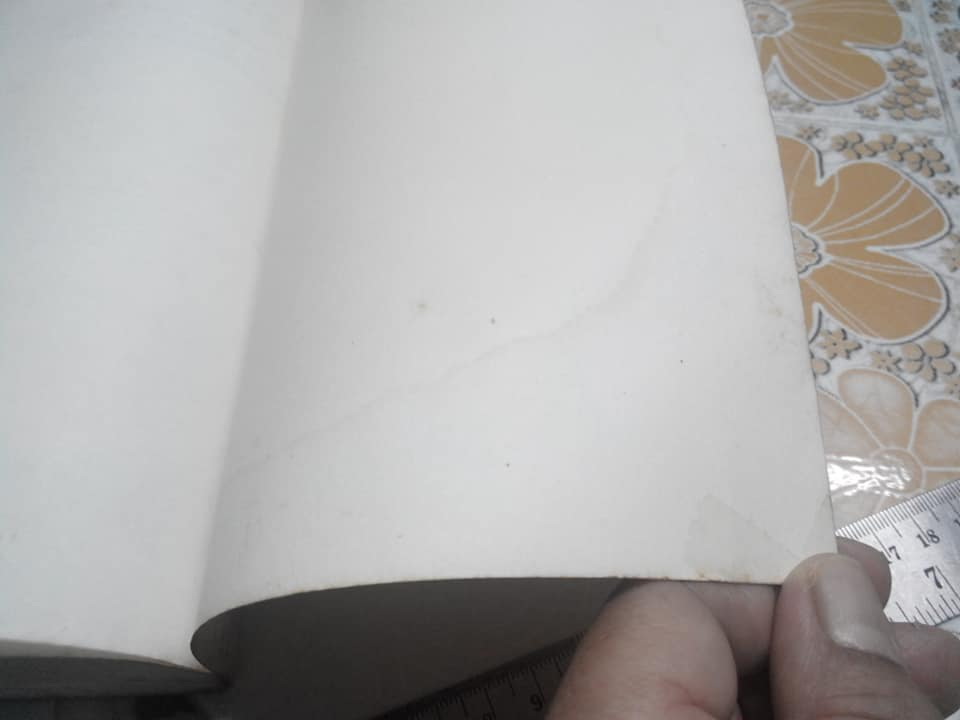 วีรบุรุษดอกไม้แดง โดย อ.สายสุวรรณ (หนังสือมีคราบน้ำปกหลัง)