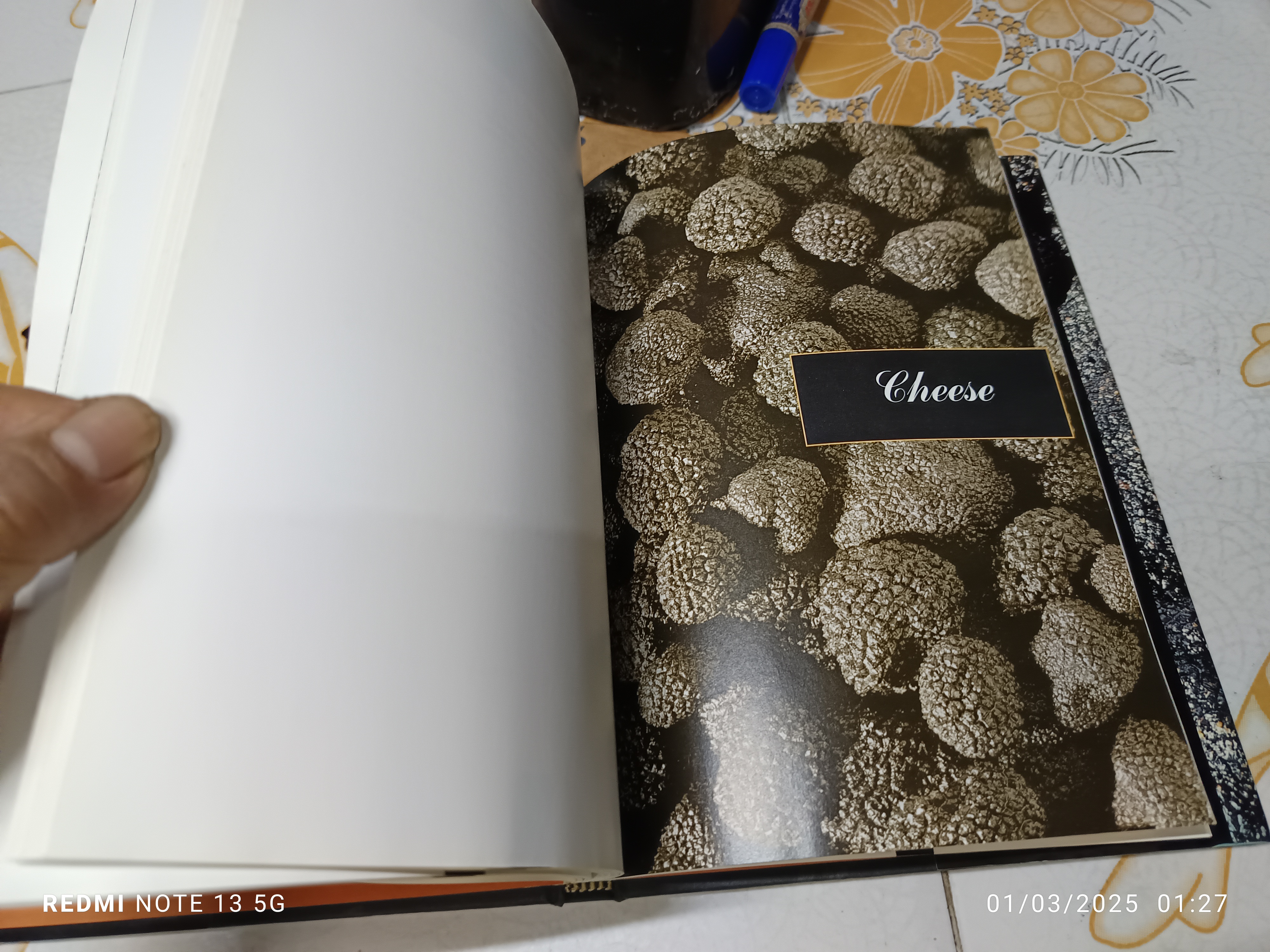 The Magic of the Truffle: The Favorite Recipes of Christian Etienne (มีลายเซ็นเจ้าของเดิม/ไม่แน่ใจว่าอาจจะเป็นลายเซ็นผู้เขียน))