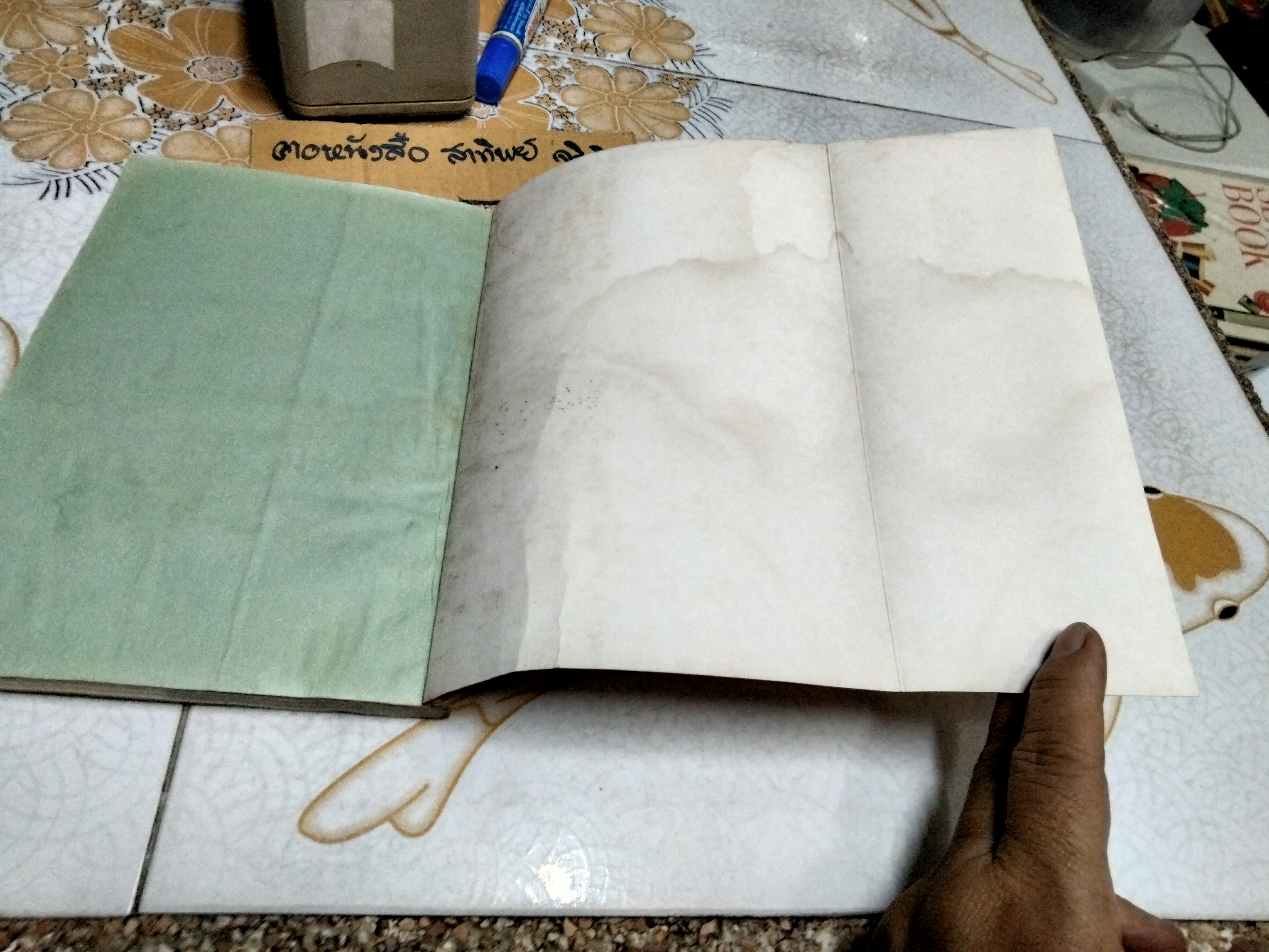 เพื่อน ความหมายในวรรณกรรมจีน (A Chinese Book of Friendship) โดย T.C.LAI วัฒนา พัฒนพงศ์ แปลและเรียบเรียง พิมพ์ครั้งที่ 3/2537 ** หนังสือโดนน้ำ