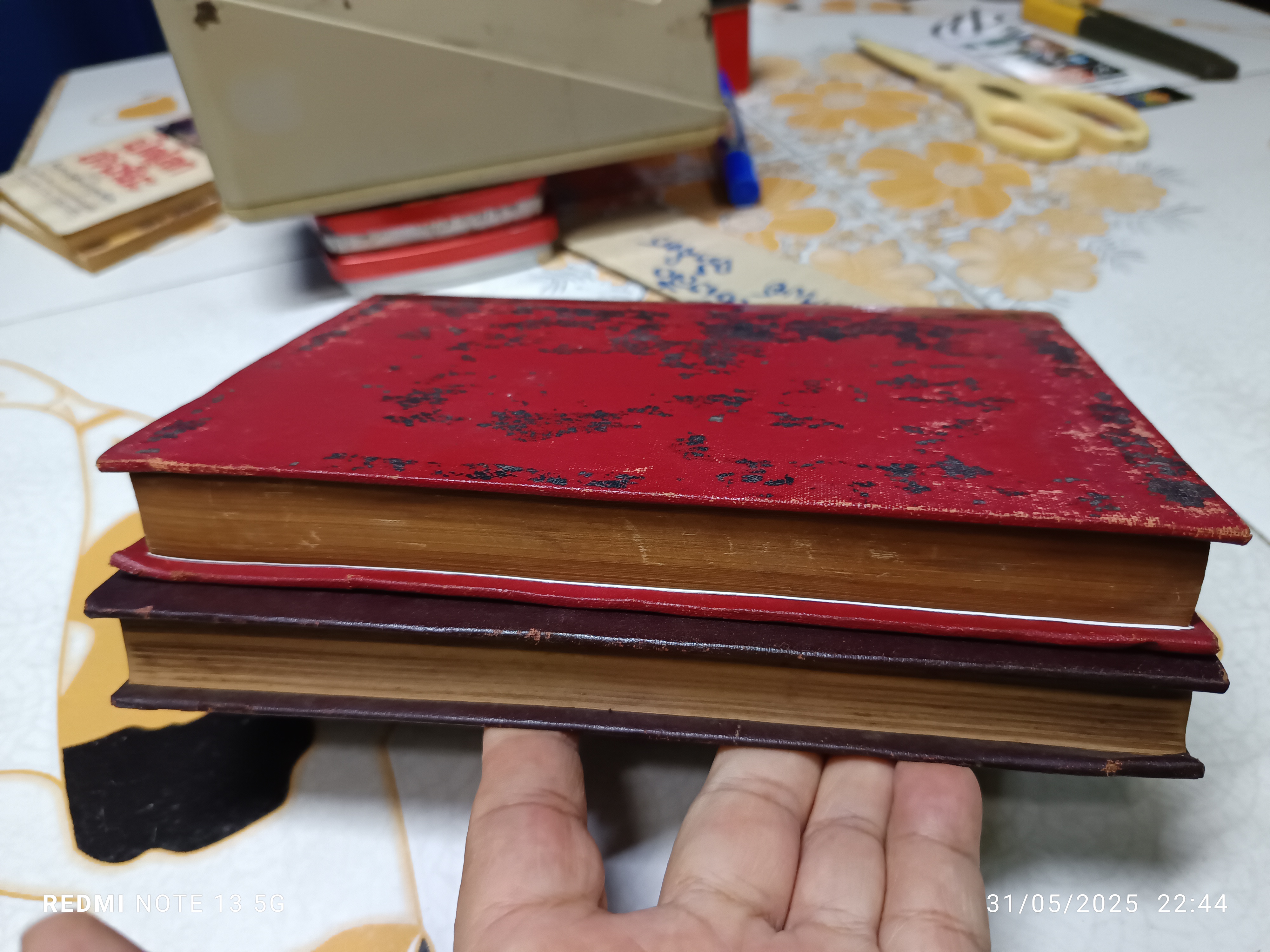 วรรณกรรมของแสงทอง ชุดที่ 1+ 2 (ขาดชุดที่ 3 / หนังสือ 3 เล่มชุด) **สันหนังสือมีรอยติดเทปใส