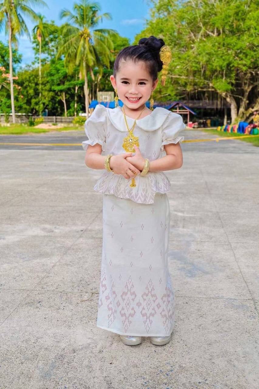 ชุดไทยเด็กหญิง โทนขาวนวล