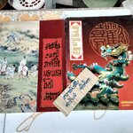 คนจีน 200 ปี ภายใต้พระบรมโพธิสมภาร (รวม 2 เล่ม) จัดพิมพ์โดยหนังสือเส้นทางเศรษฐกิจ ฉบับพิเศษ พิมพ์ปี พ.ศ. 2526 **สินค้าหมด**