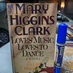 ลีลาศมรณะ love music, love to dance ผลงานของ แมรี่ย์ ฮิกกินส์ คลาร์ก ราชินีแห่งนิยายฆาตกรรม (Mary Higgins Clark). แปลโดย ปรัชญา วลัญช์.