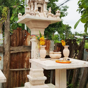 ศาลพระภูมิ พระพรหม ตายาย หินอ่อน