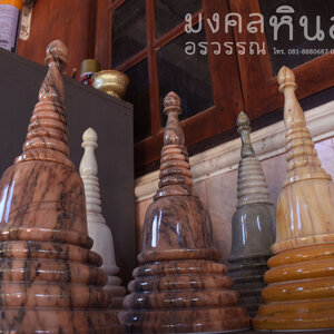 เจดีย์บรรจุอัฐิหินอ่อน