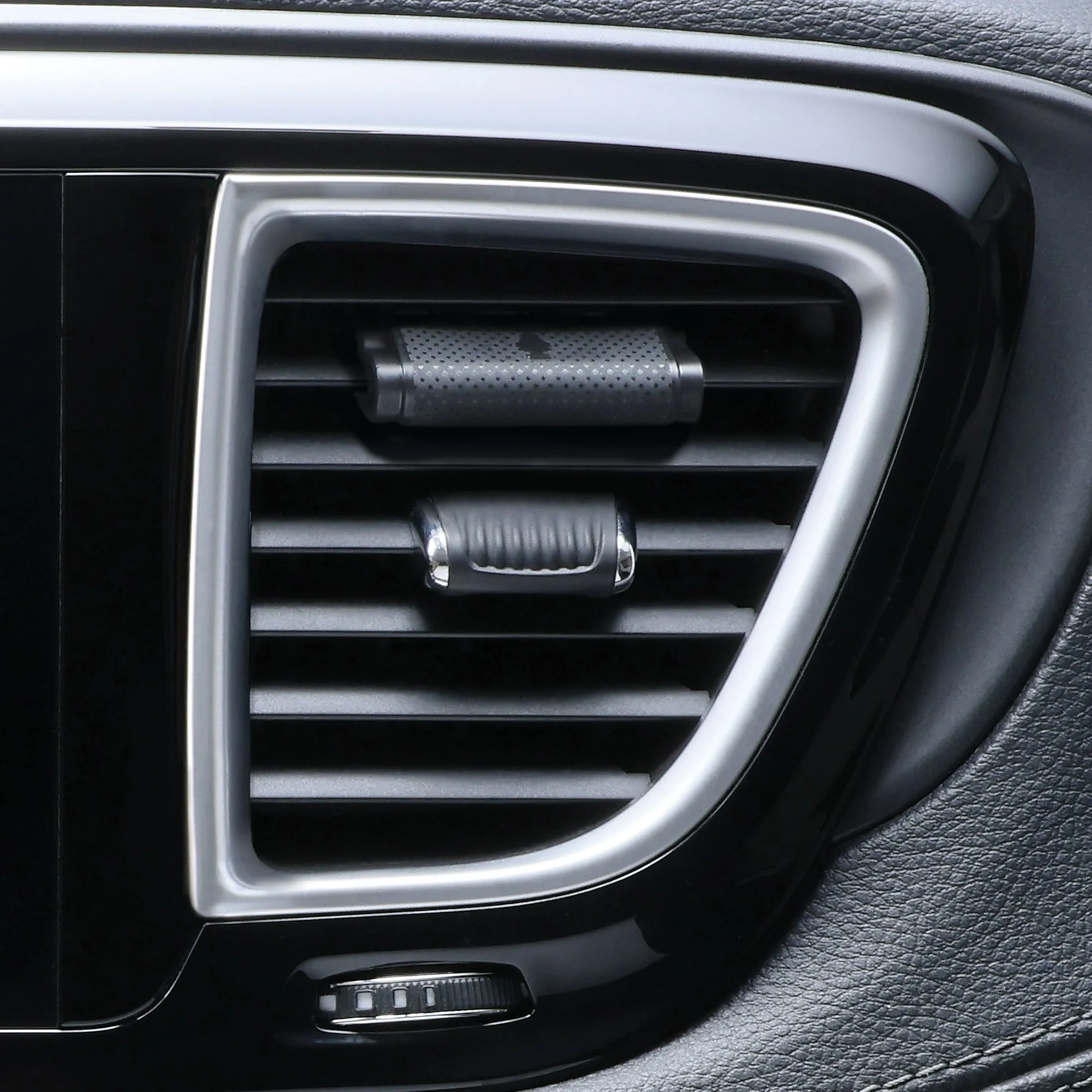 Little Trees® Vent Wrap Pack 4 น้ำหอมปรับอากาศในรถยนต์ แบบเสียบช่องแอร์